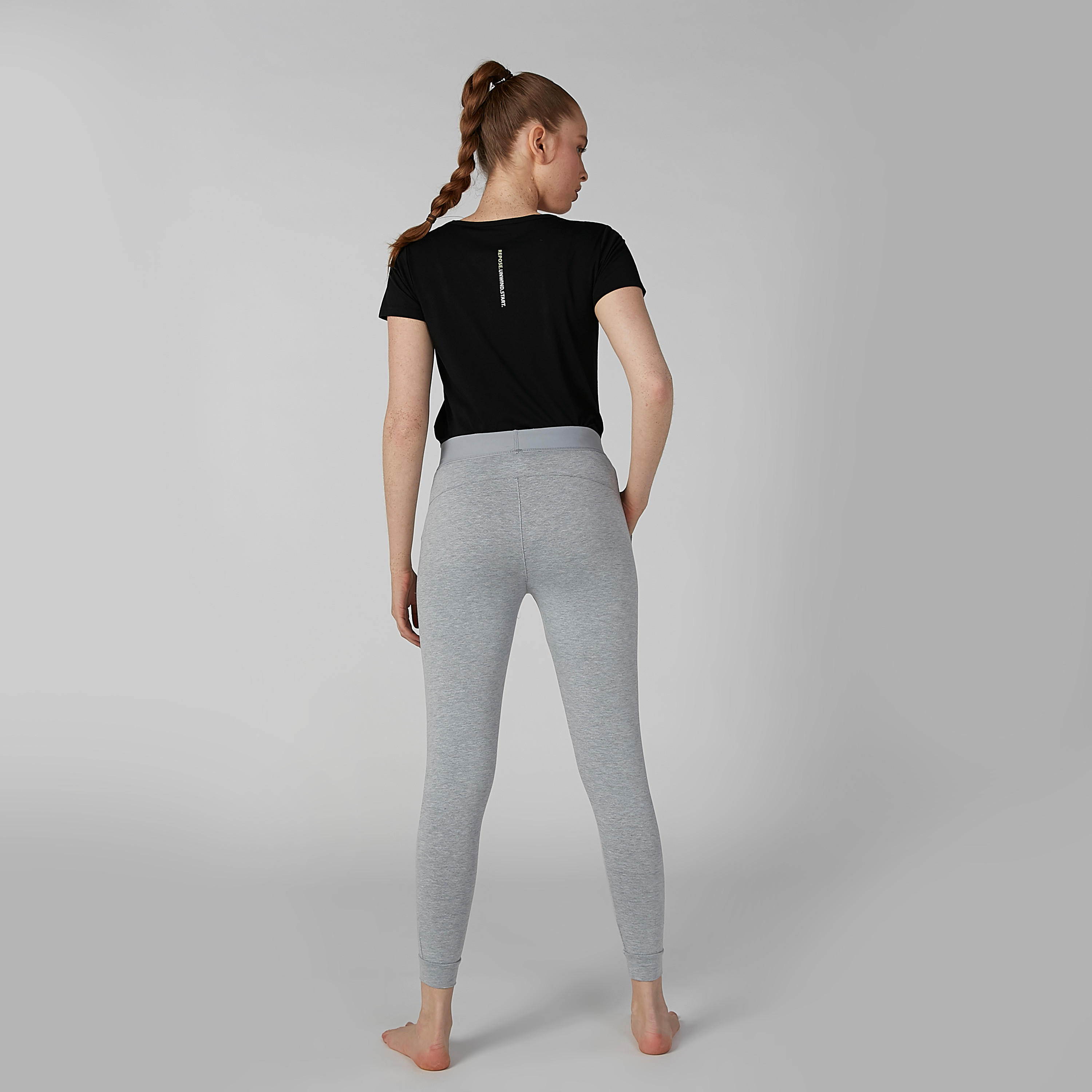 بنطال ليقنز سادة بخصر مطّاطي-women-clothing-sportswearandactivewear-bottoms-image-5