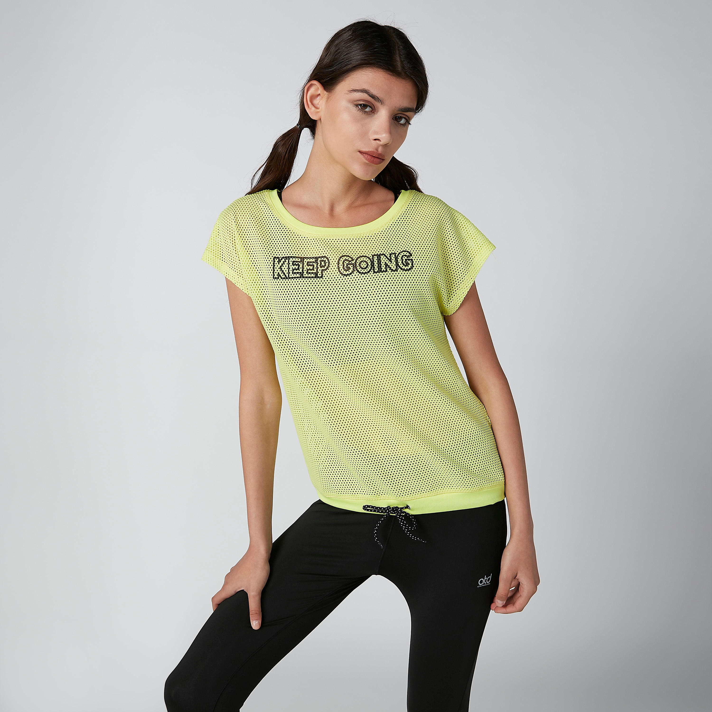 تيشيرت شبكي بأكمام متصلة وطبعات-women-clothing-sportswearandactivewear-tshirtsandvests-image-1