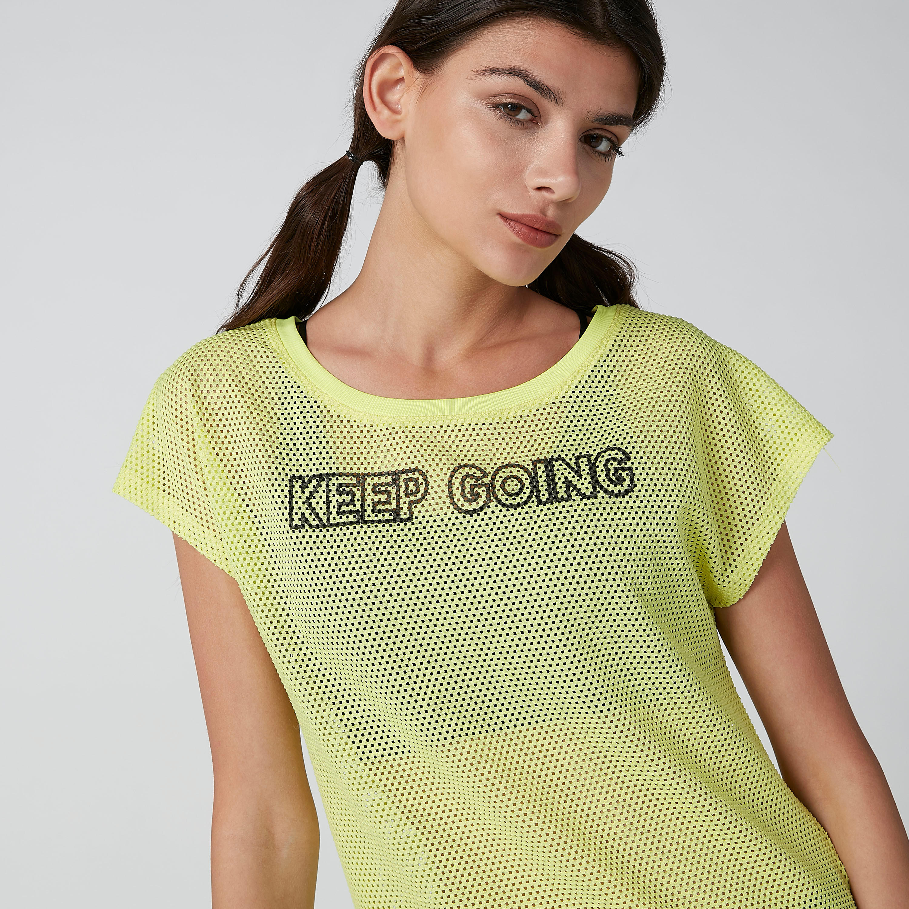 تيشيرت شبكي بأكمام متصلة وطبعات-women-clothing-sportswearandactivewear-tshirtsandvests-image-5