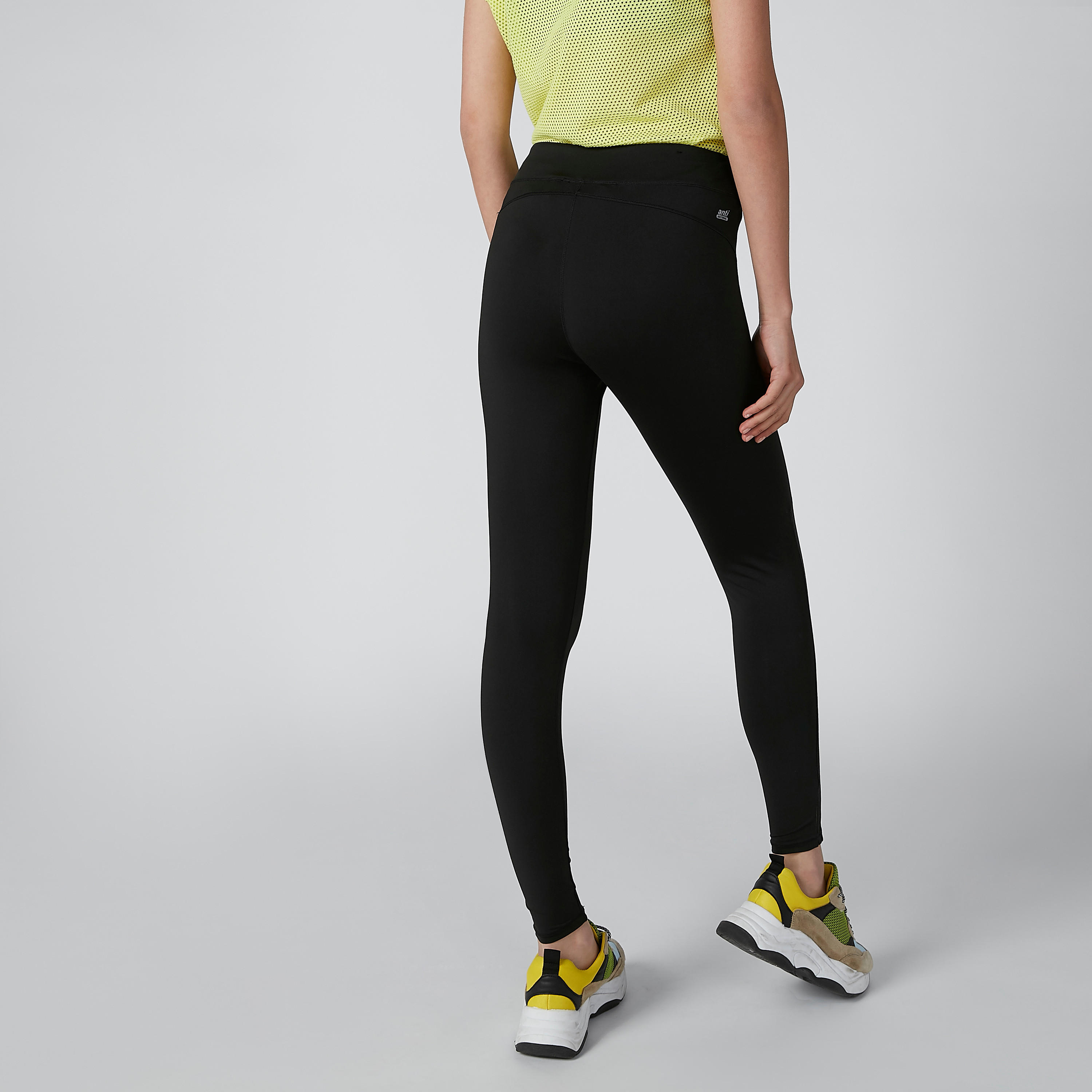 بنطال ليقنز سادة طويل بفتحة-women-clothing-sportswearandactivewear-bottoms-image-3