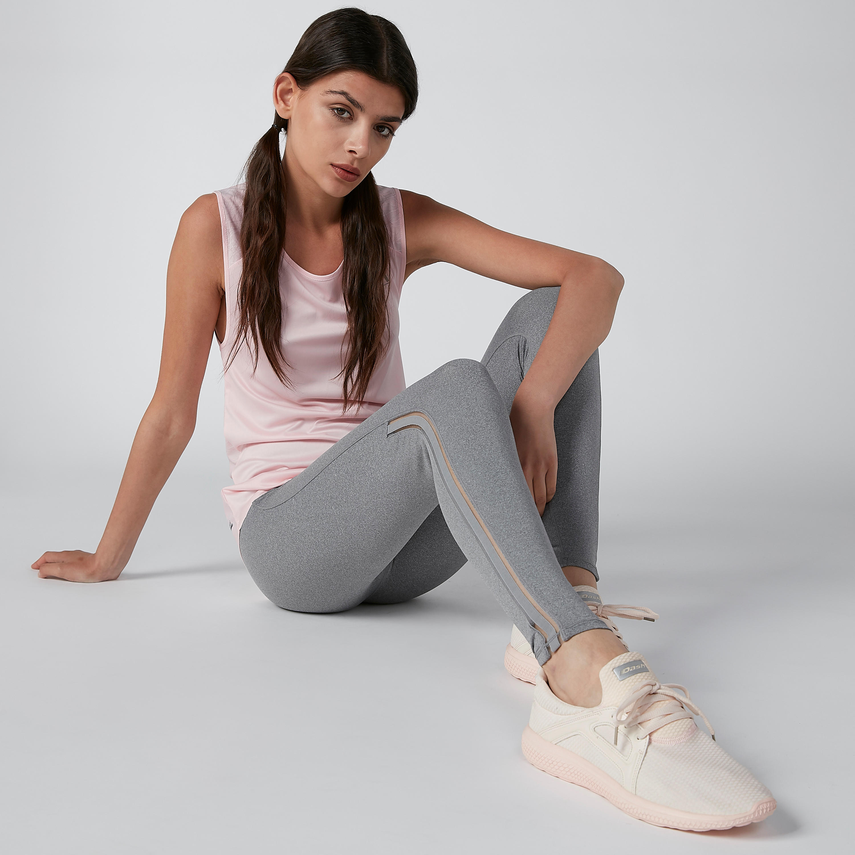بنطال ليقنز سادة طويل بفتحة-women-clothing-sportswearandactivewear-bottoms-image-1