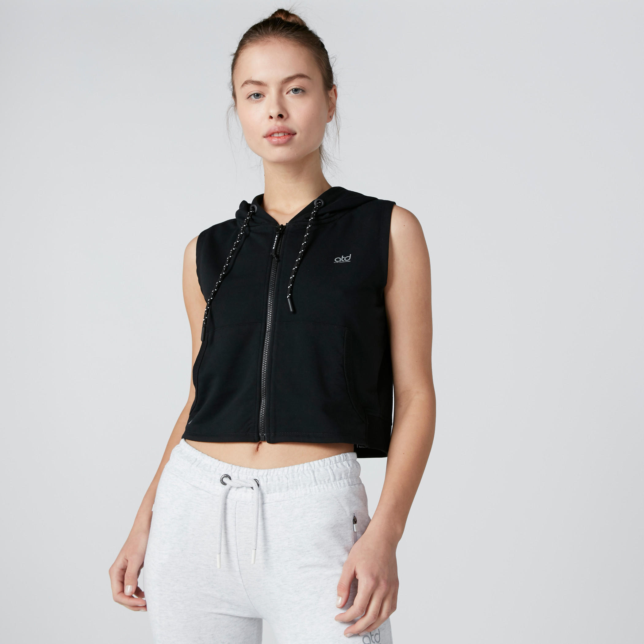 سويت شيرت دون أكمام بقبّعة وسحّاب إغلاق-women-clothing-sportswearandactivewear-hoodiesandsweatshirts-image-1