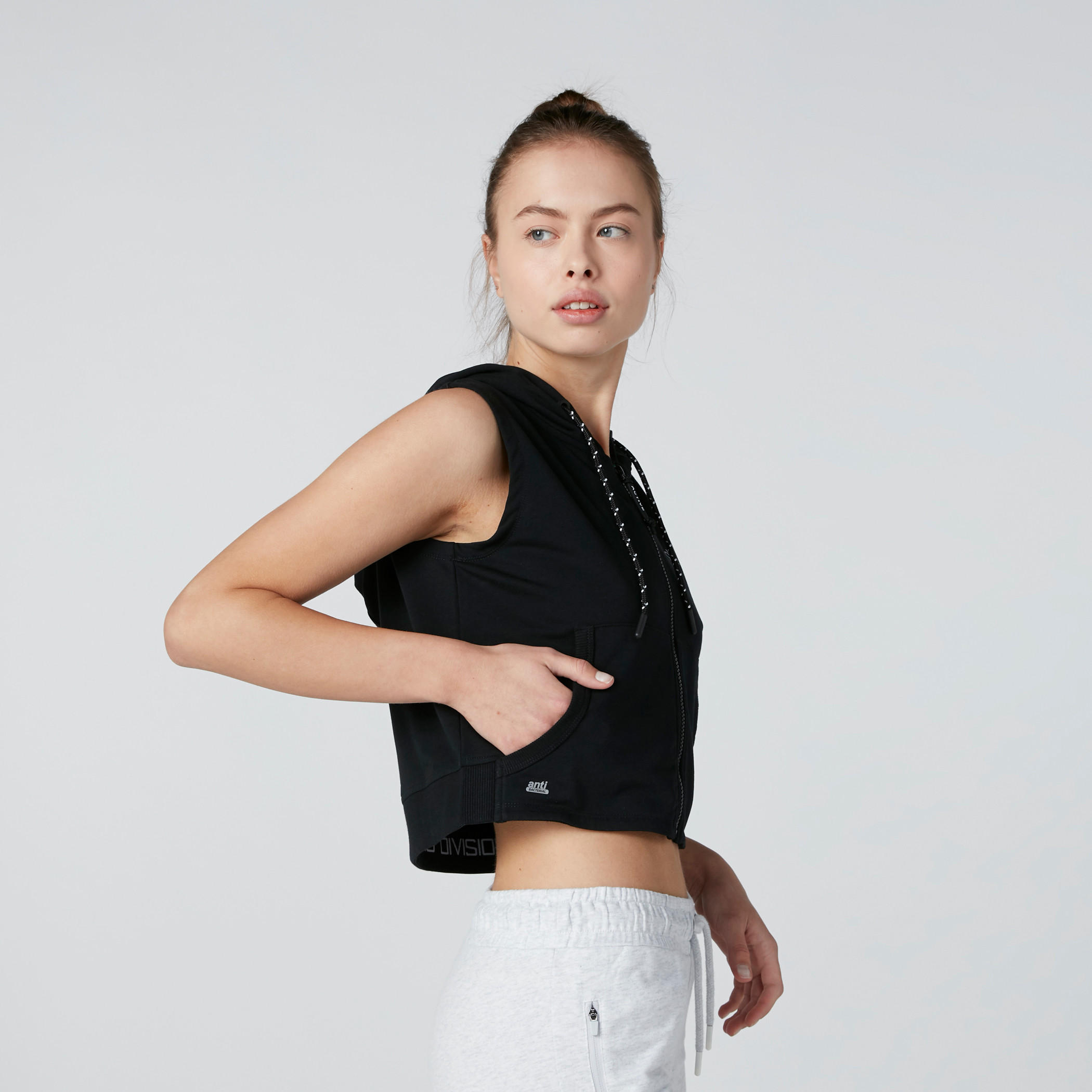 سويت شيرت دون أكمام بقبّعة وسحّاب إغلاق-women-clothing-sportswearandactivewear-hoodiesandsweatshirts-image-4