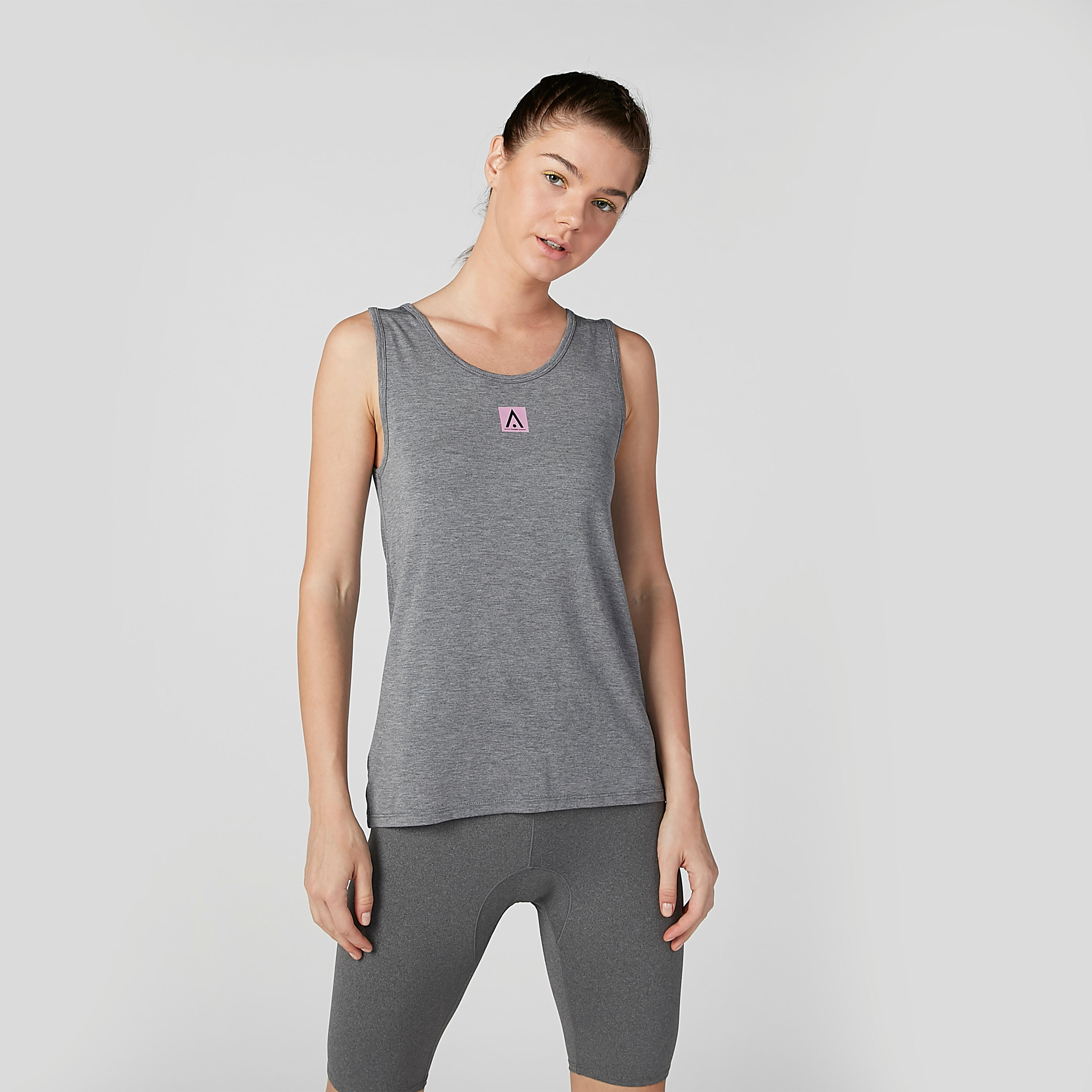 تيشيرت سادة دون أكمام بياقة عميقة وحمّالات-women-clothing-sportswearandactivewear-tshirtsandvests-image-1