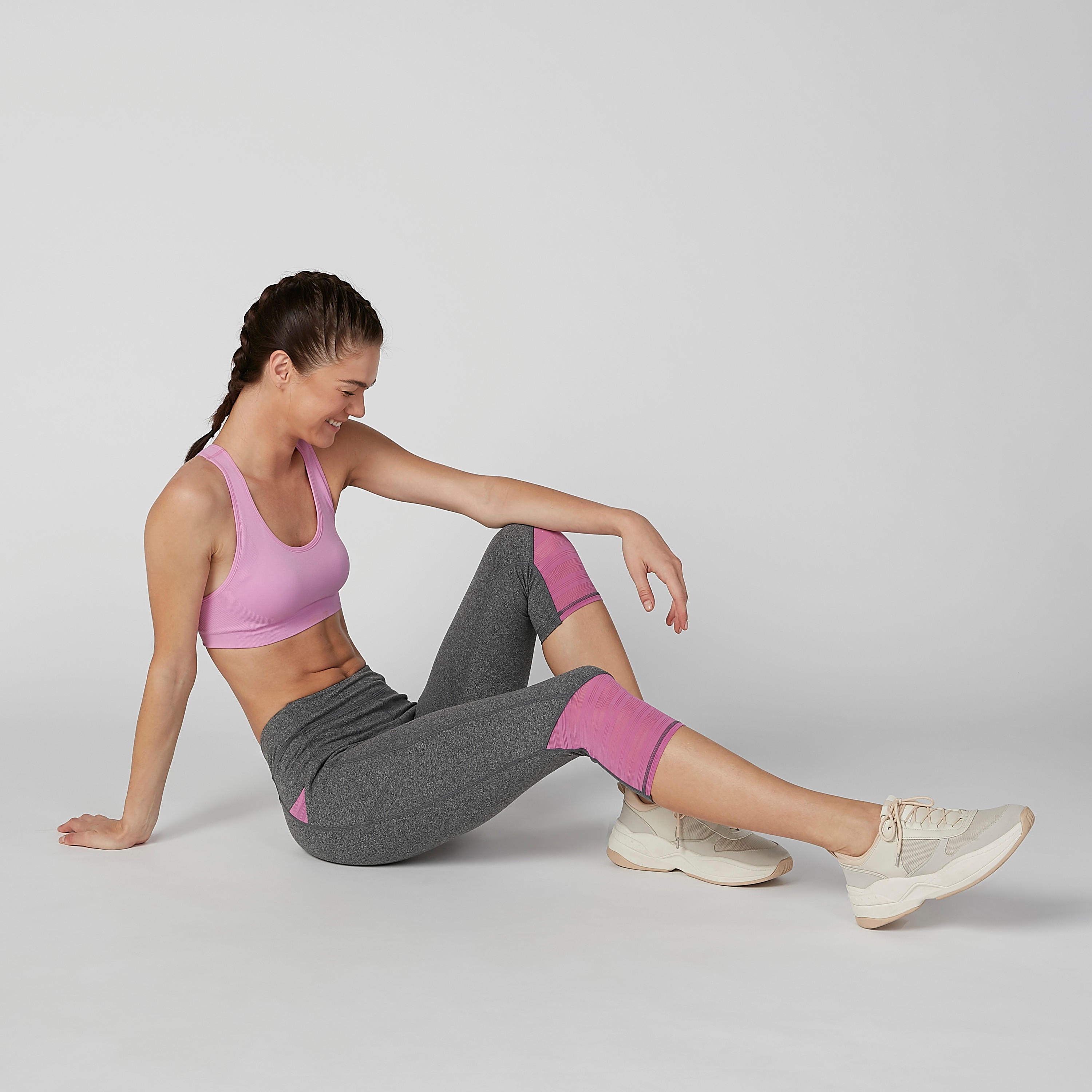 بنطال كابري سادة بخصر مطاطي-women-clothing-sportswearandactivewear-bottoms-image-5