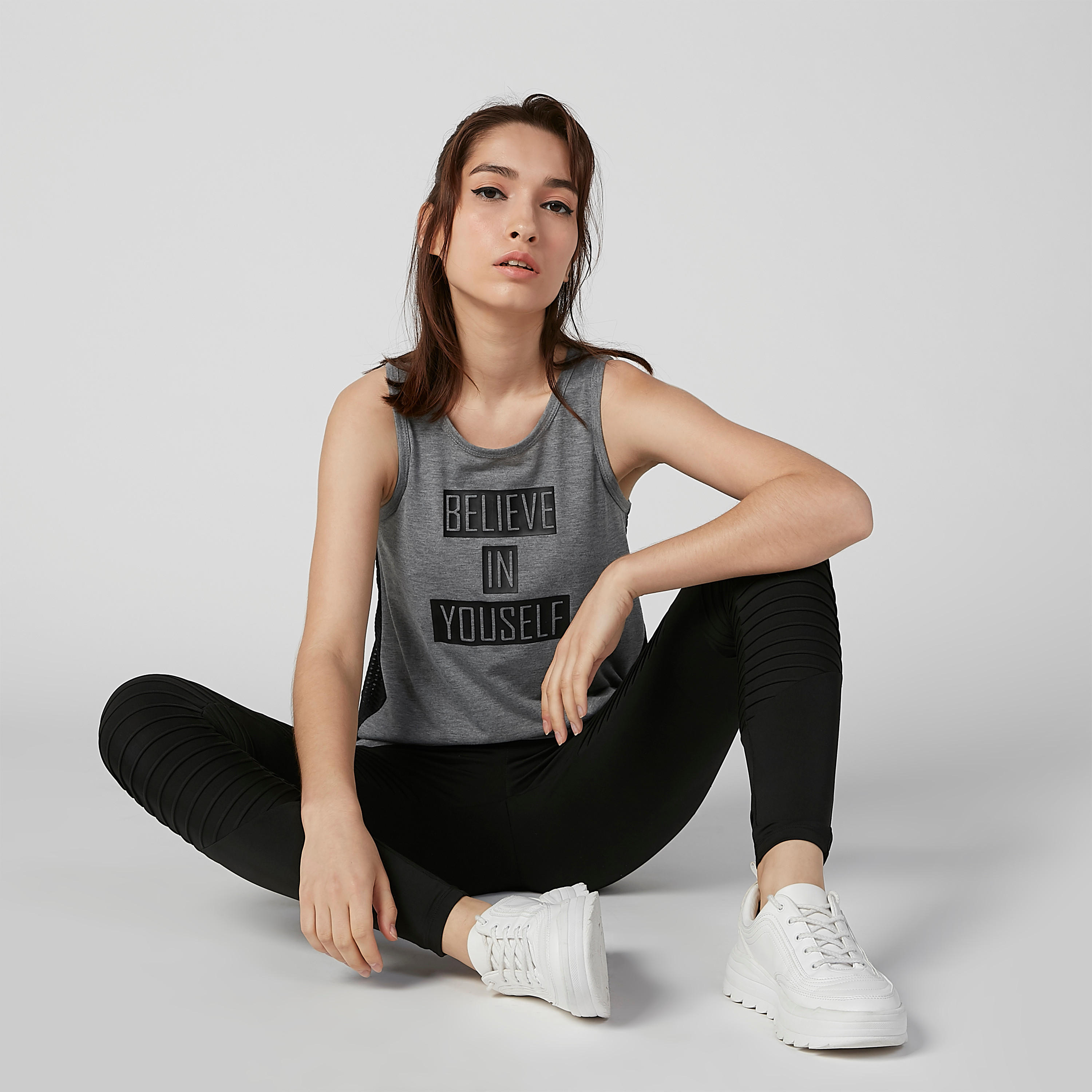 فيست دون أكمام بياقة مستديرة وطبعات-women-clothing-sportswearandactivewear-tshirtsandvests-image-1