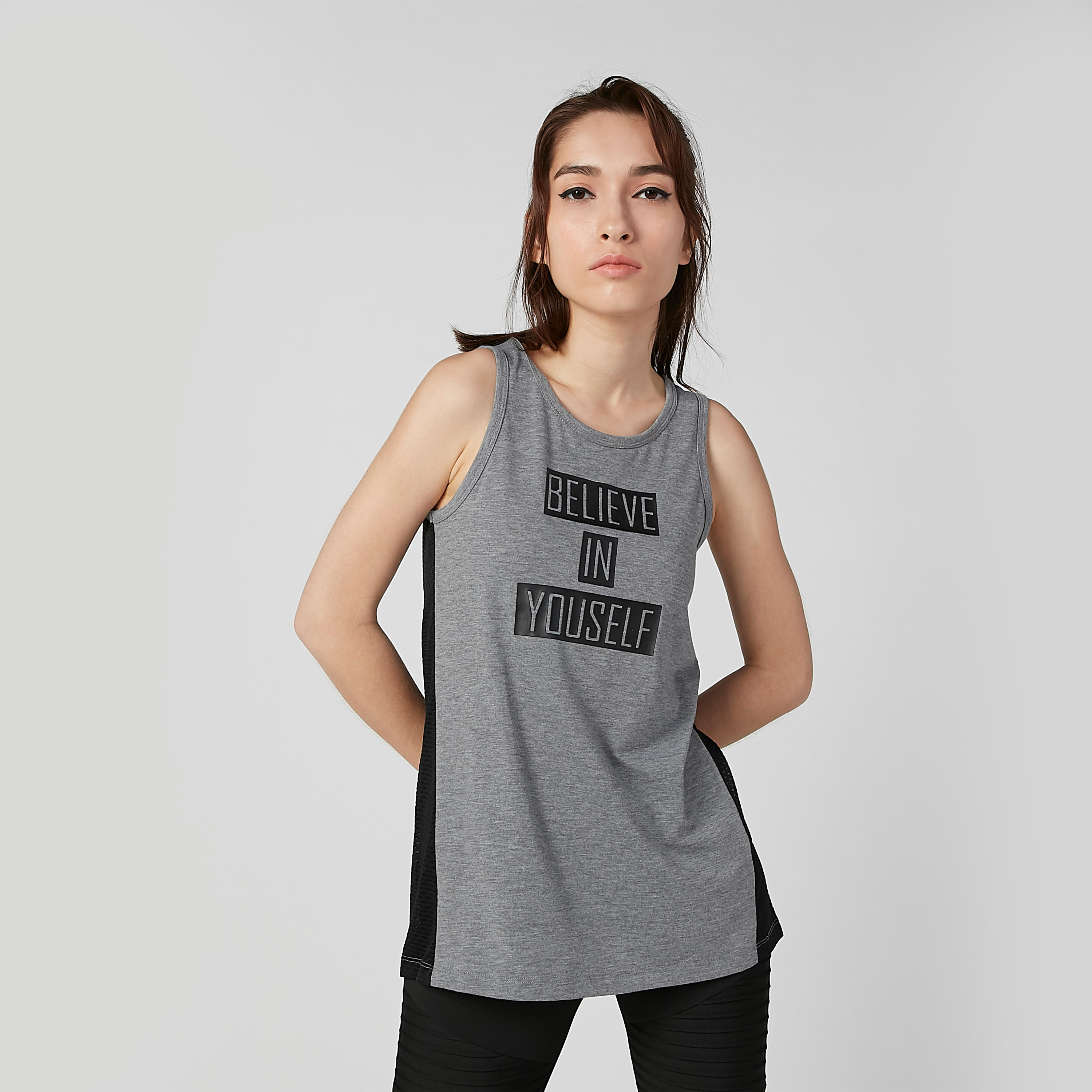 فيست دون أكمام بياقة مستديرة وطبعات-women-clothing-sportswearandactivewear-tshirtsandvests-image-2