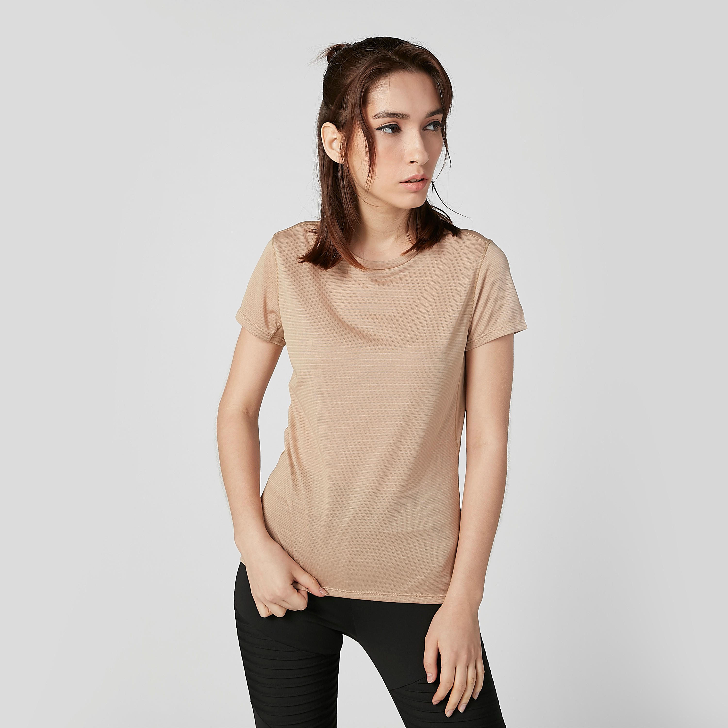 تيشيرت بارز الملمس بياقة مستديرة وأكمام قصيرة-women-clothing-sportswearandactivewear-tshirtsandvests-image-1