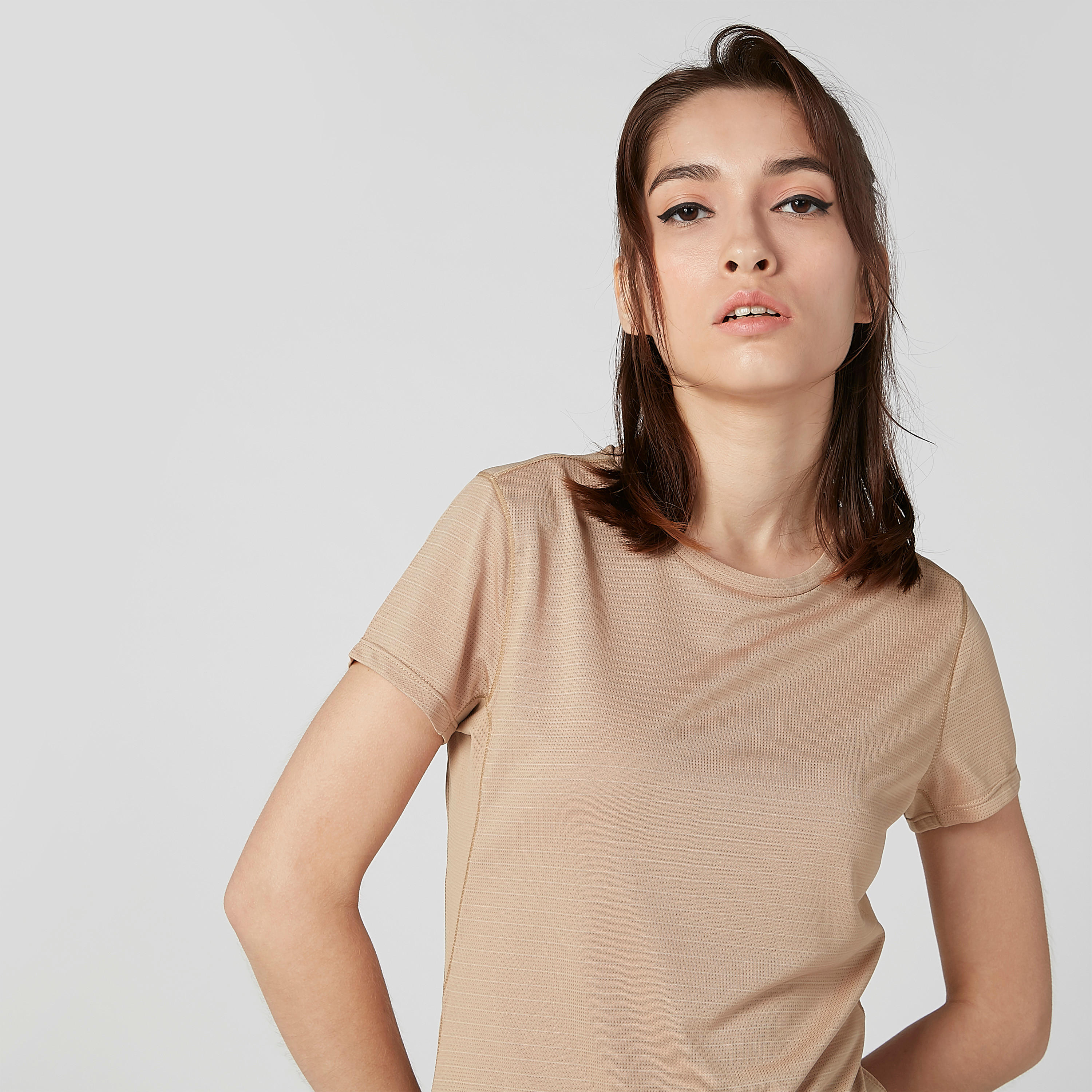 تيشيرت بارز الملمس بياقة مستديرة وأكمام قصيرة-women-clothing-sportswearandactivewear-tshirtsandvests-image-4