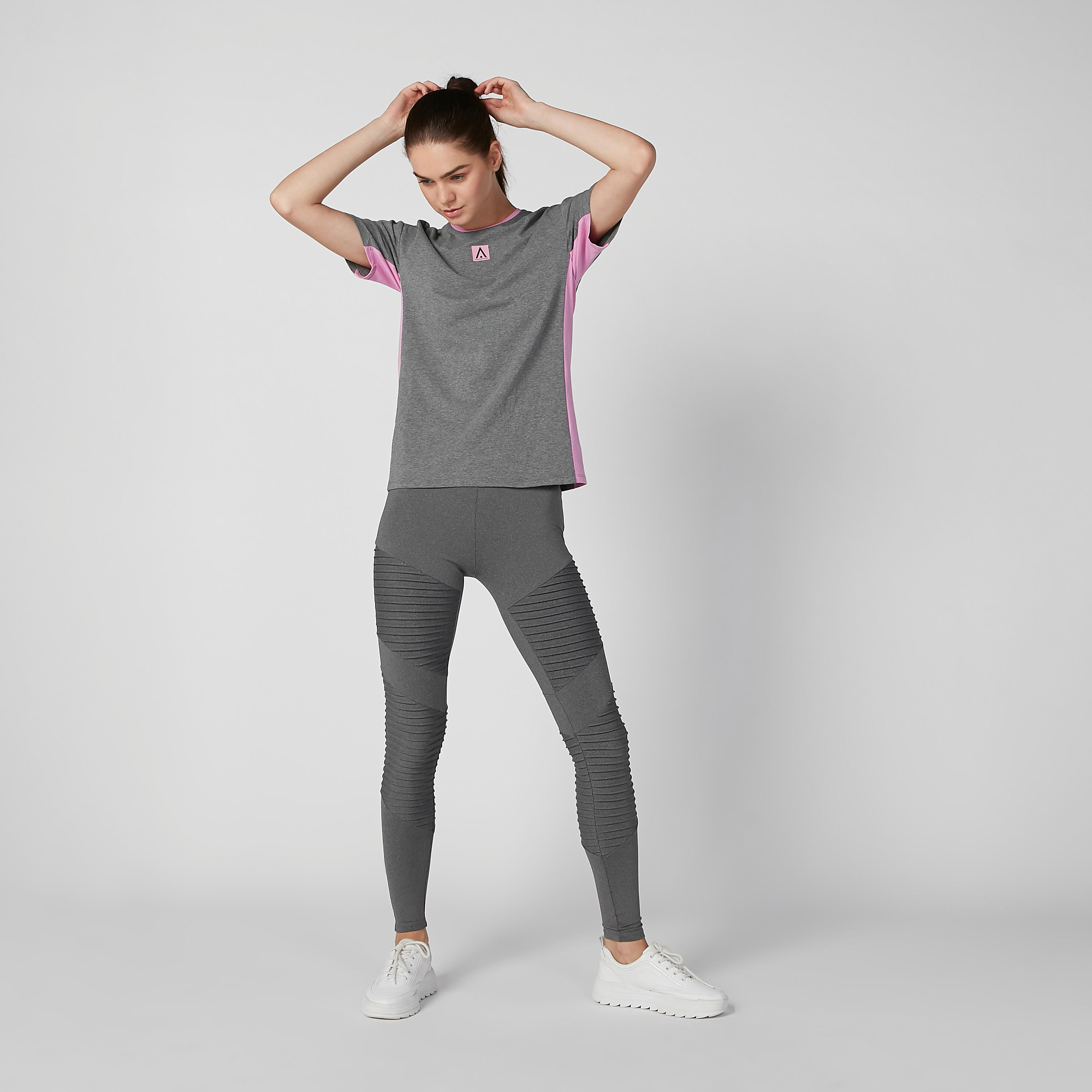 بنطال ليقنز طويل بارز الملمس بخصر مطّاطي-women-clothing-bottoms-leggings-image-1