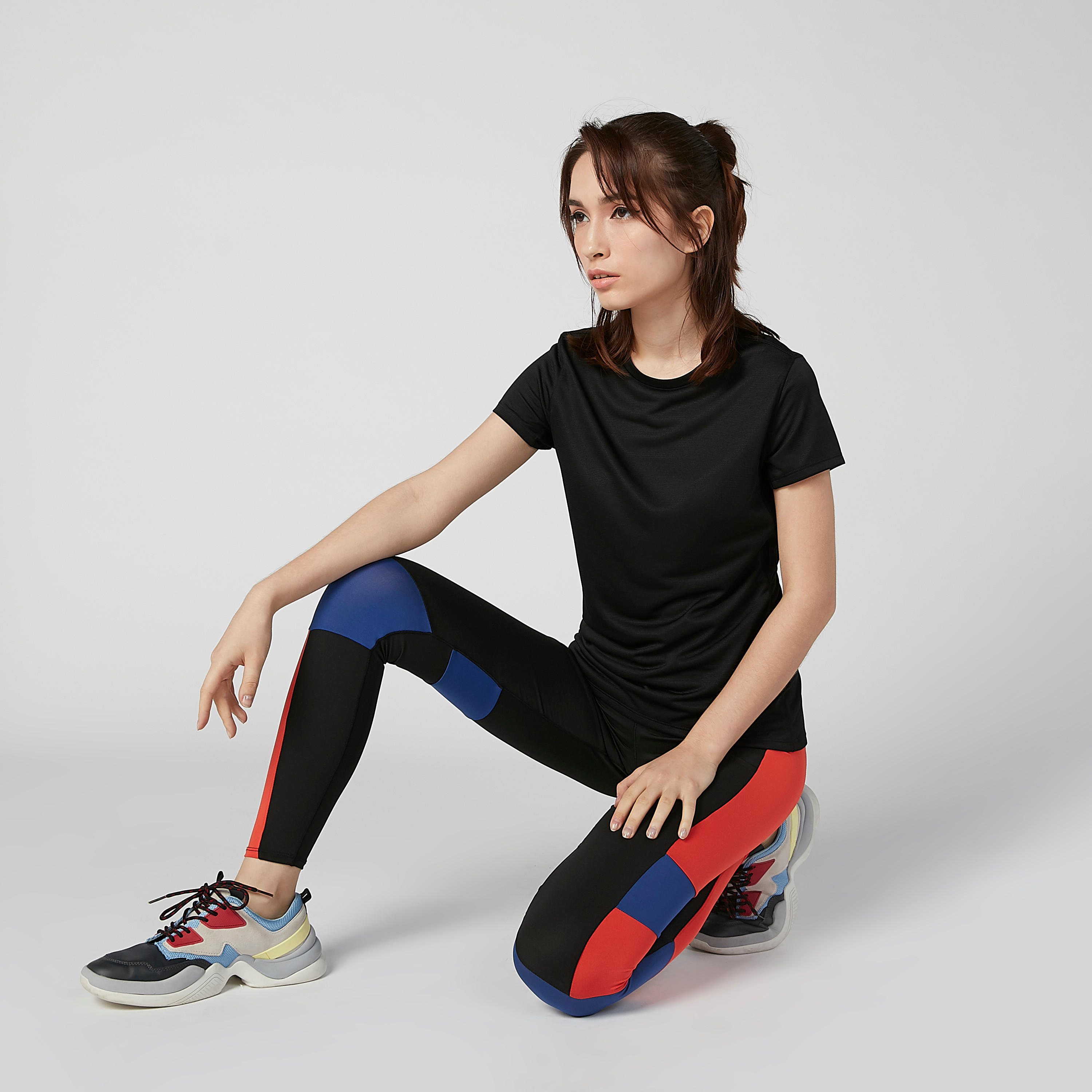 بنطال ليقنز طويل بنمط كتل الألوان بخصر مطّاطي-women-clothing-sportswearandactivewear-bottoms-image-1