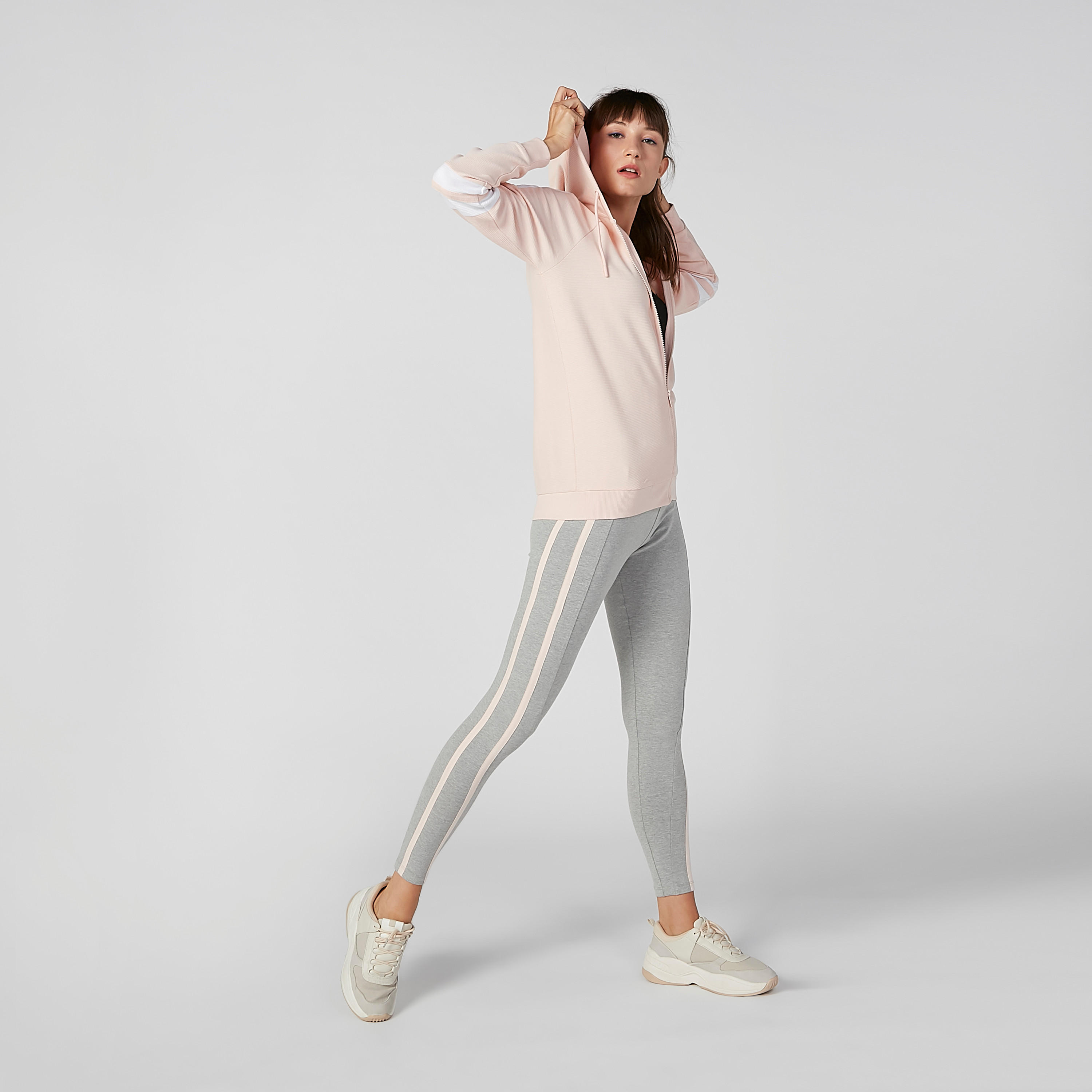 جاكيت مستدام سادة بقبّعة وأكمام طويلة -women-clothing-sportswearandactivewear-hoodiesandsweatshirts-image-2