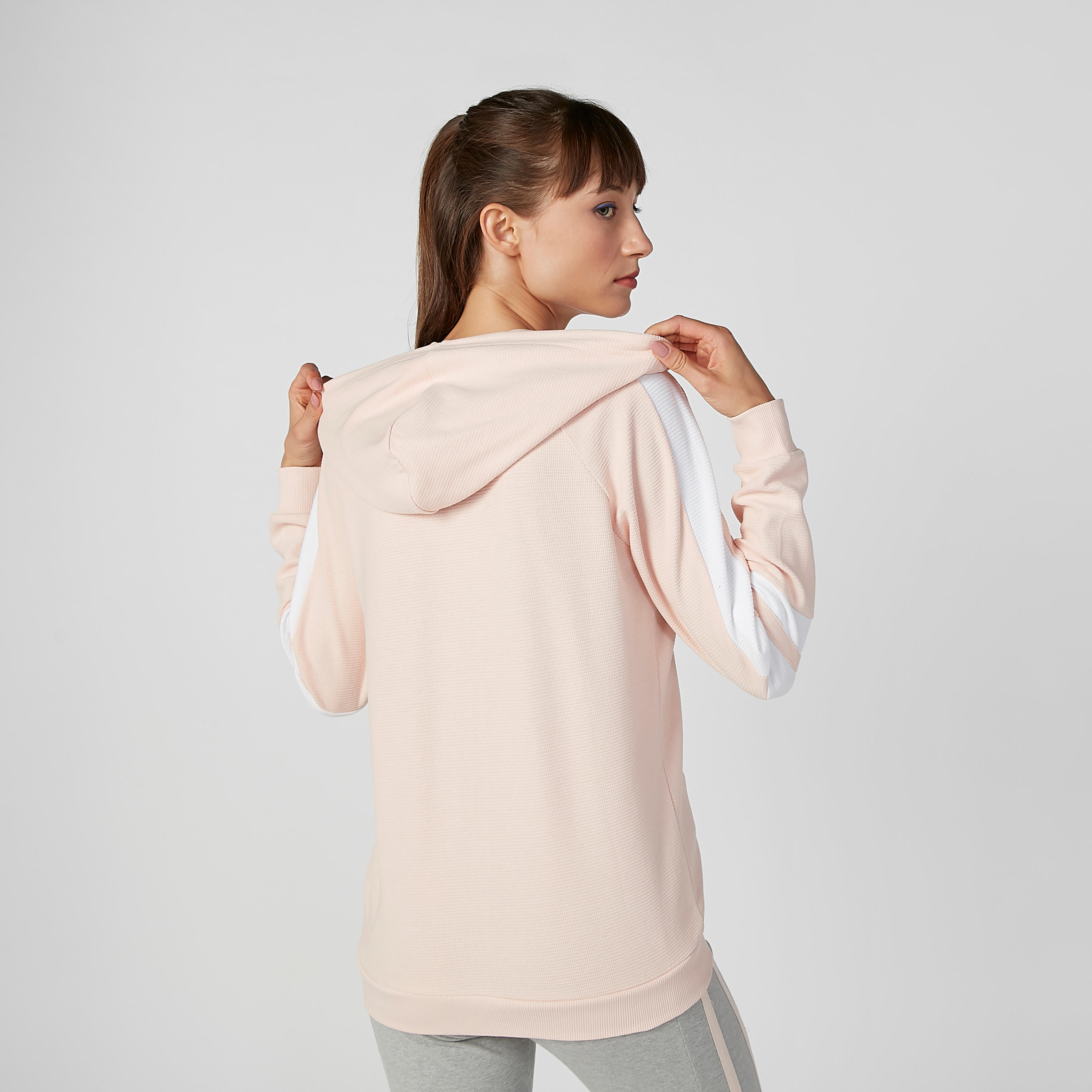 جاكيت مستدام سادة بقبّعة وأكمام طويلة -women-clothing-sportswearandactivewear-hoodiesandsweatshirts-image-4