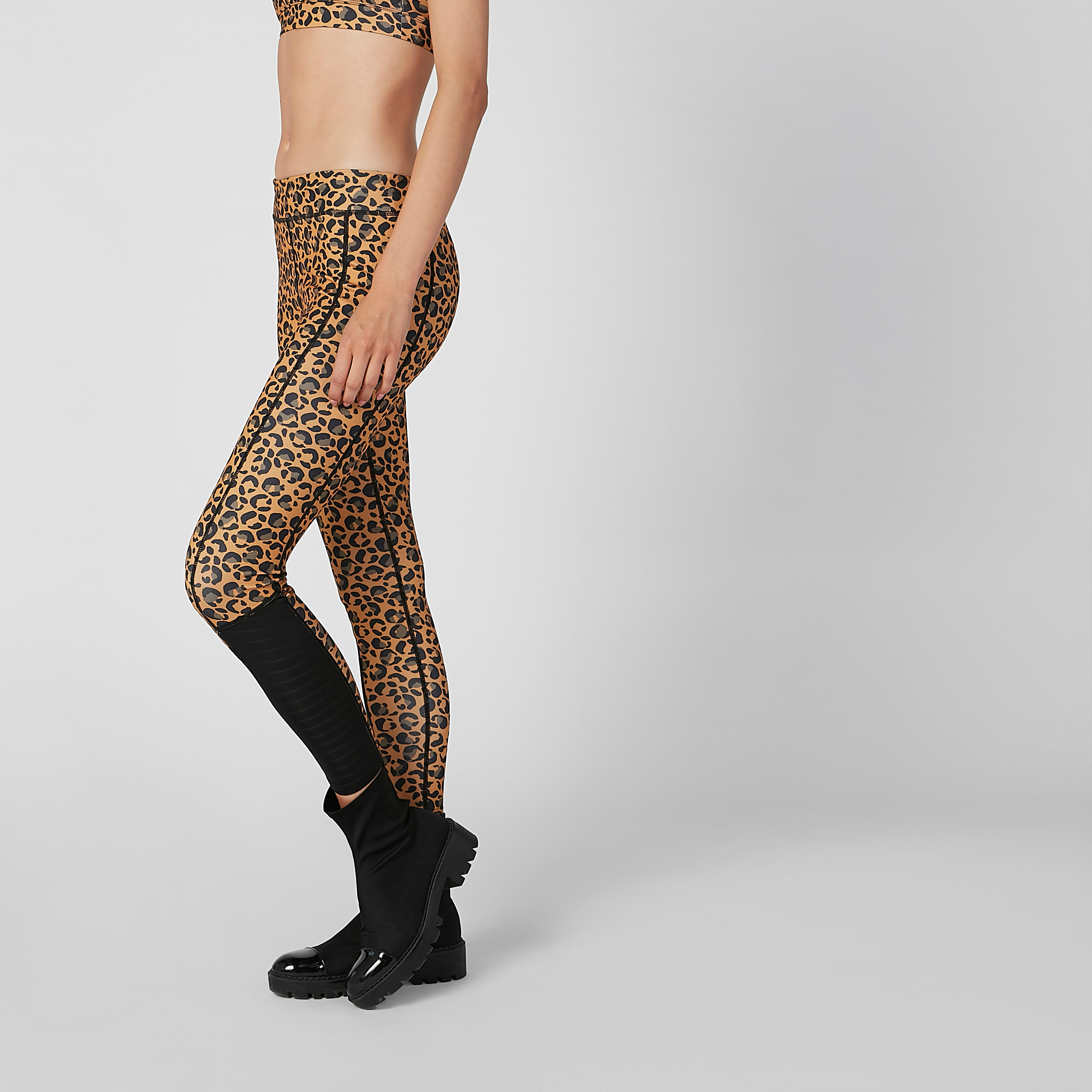 بنطلون ليقنز مستدام بخصر مطّاطي وطبعات حيوانات -women-clothing-sportswearandactivewear-bottoms-image-4