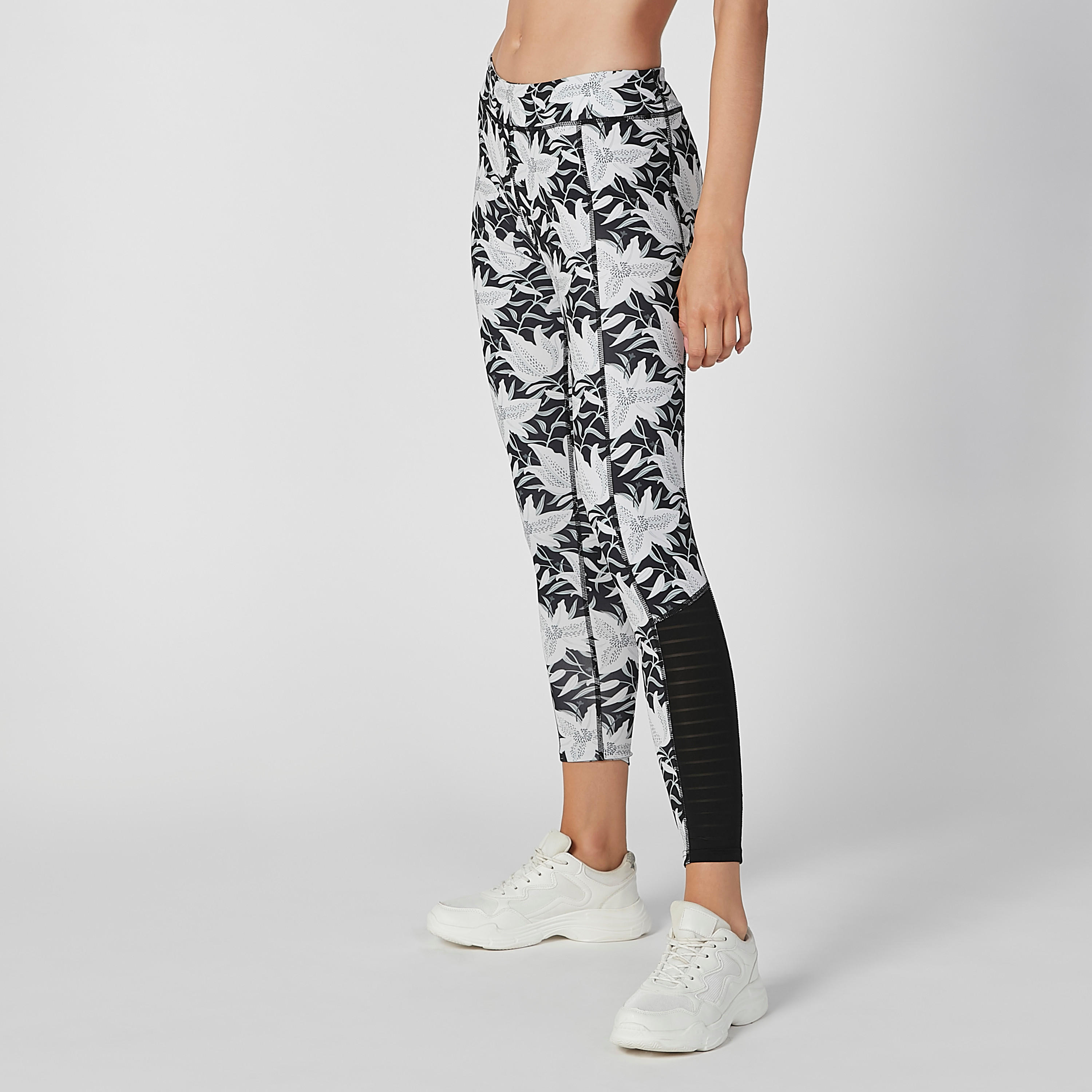 بنطلون ليقنز مستدام بخصر مطّاطي وطبعات -women-clothing-sportswearandactivewear-bottoms-image-4