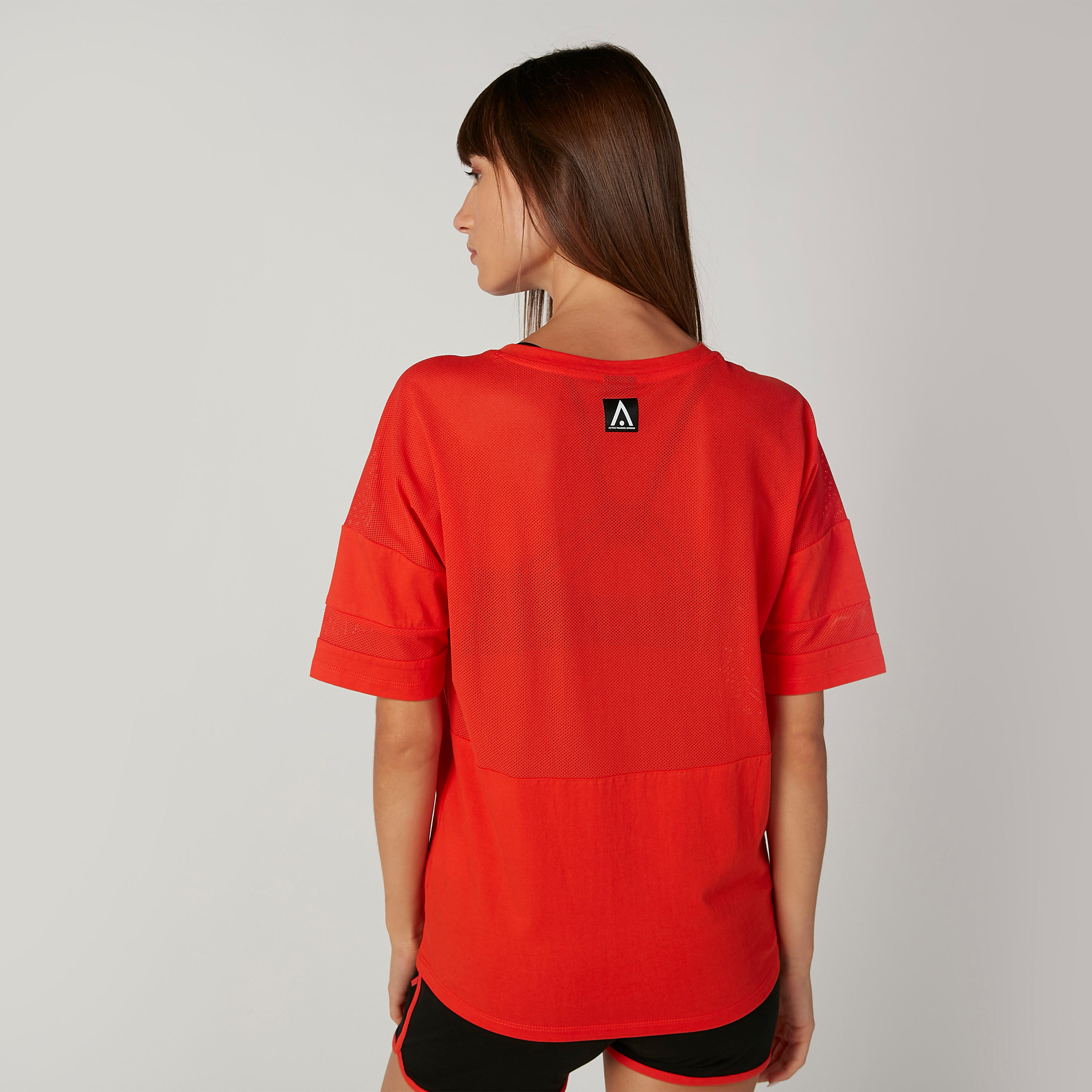 تيشيرت بياقة V وأكمام قصيرة وطبعات-women-clothing-sportswearandactivewear-tshirtsandvests-image-6