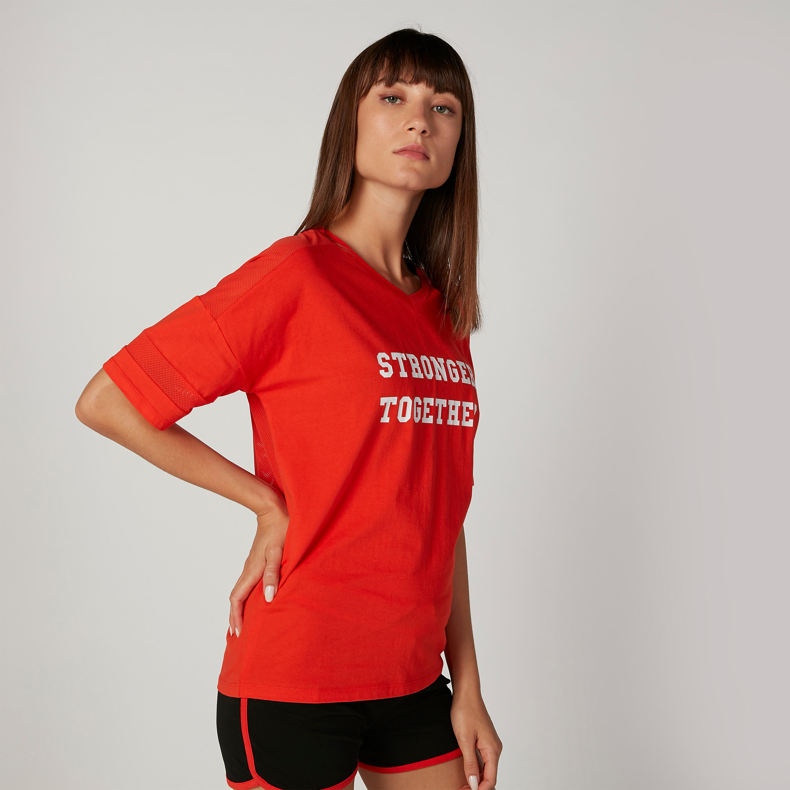 تيشيرت بياقة V وأكمام قصيرة وطبعات-women-clothing-sportswearandactivewear-tshirtsandvests-image-5