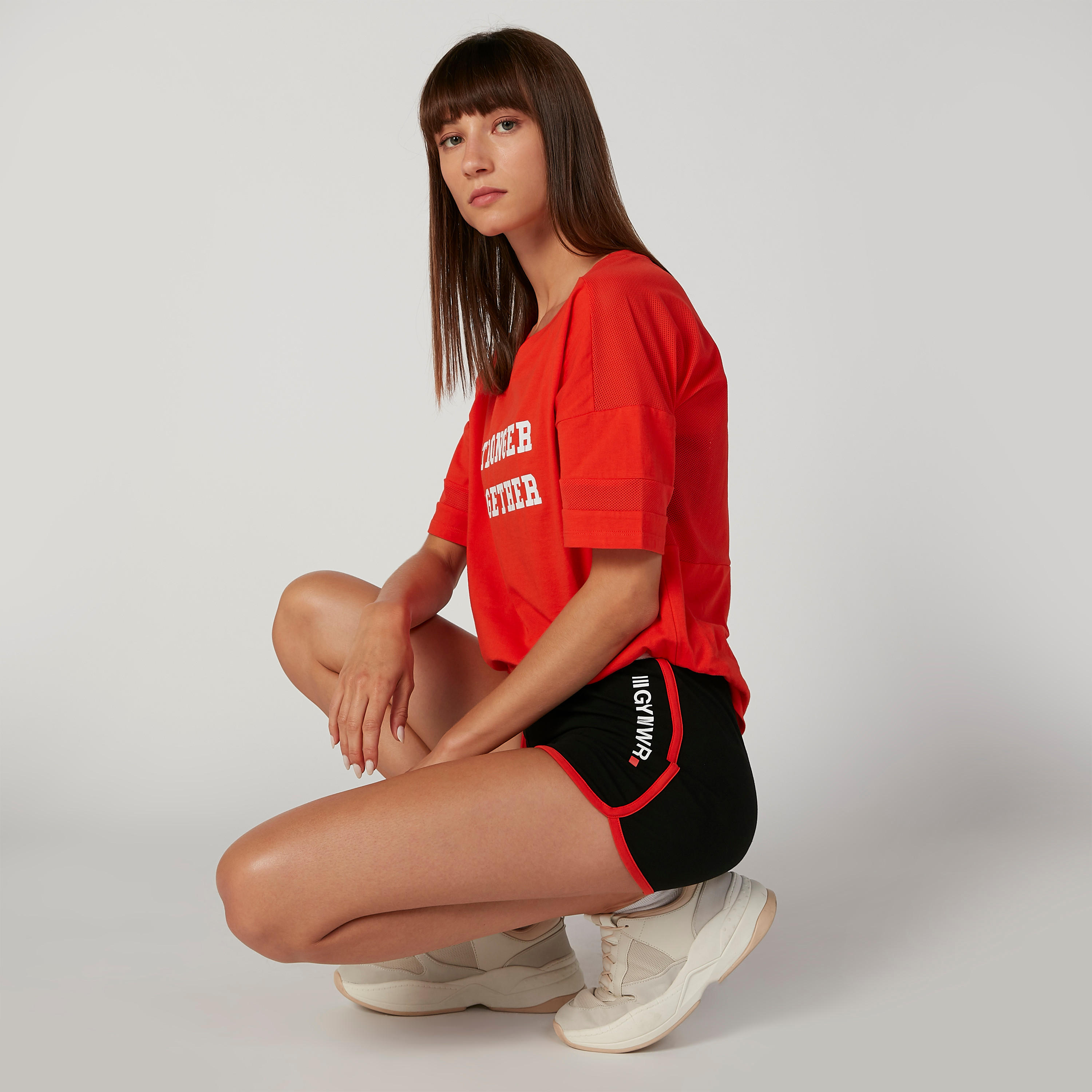 تيشيرت بياقة V وأكمام قصيرة وطبعات-women-clothing-sportswearandactivewear-tshirtsandvests-image-4