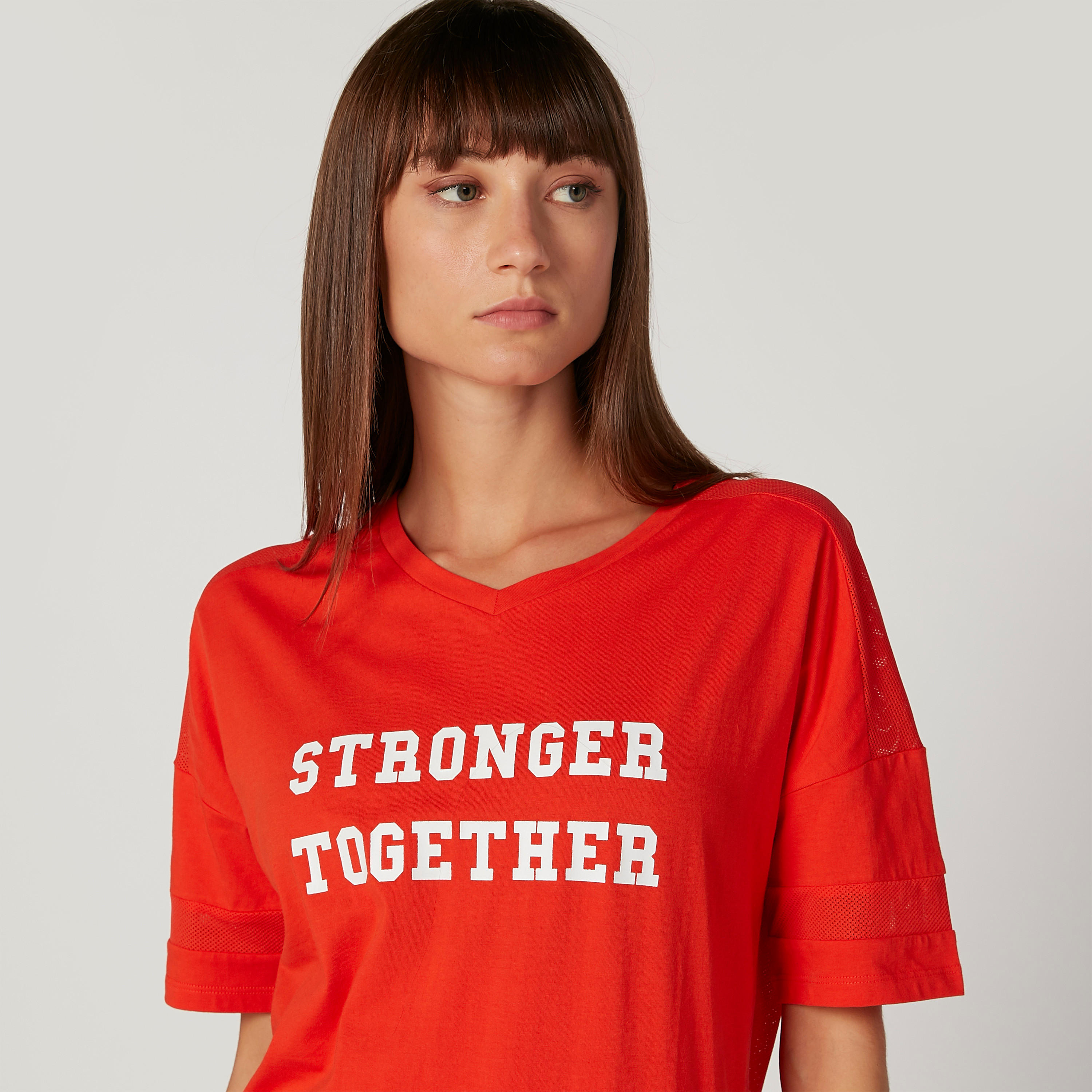 تيشيرت بياقة V وأكمام قصيرة وطبعات-women-clothing-sportswearandactivewear-tshirtsandvests-image-3