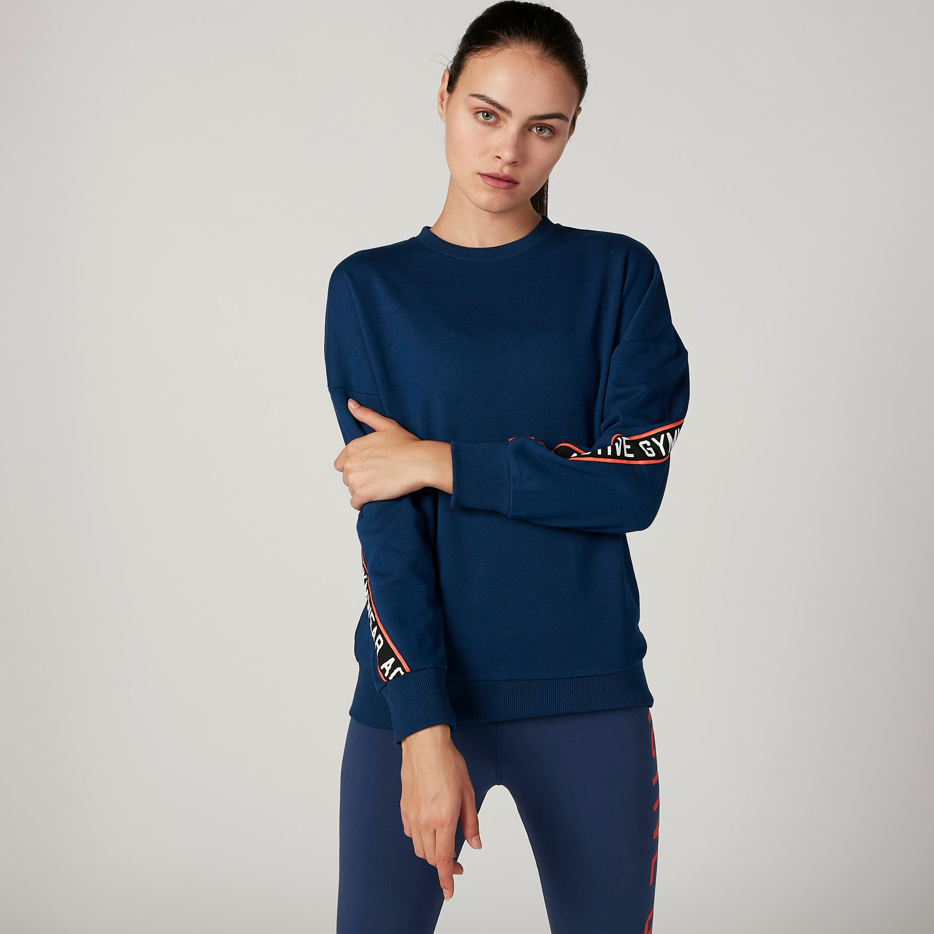 سويت شيرت بياقة مستديرة وأكمام طويلة وطبعات-women-clothing-sportswearandactivewear-hoodiesandsweatshirts-image-5