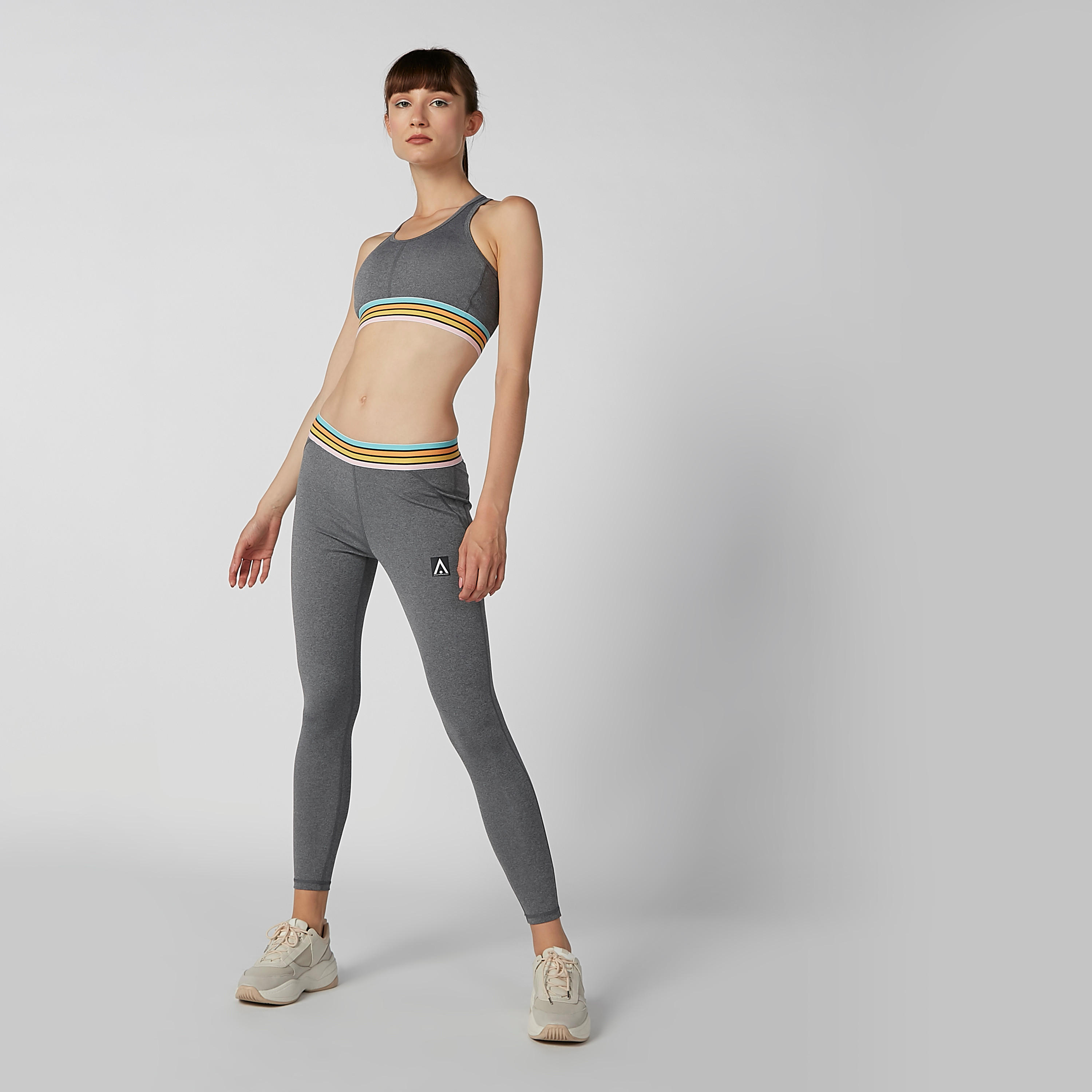 صدريّة مستدامة رياضيّة مخطّطة بظهر ريسر -sports-women-clothing-sportsbras-image-3