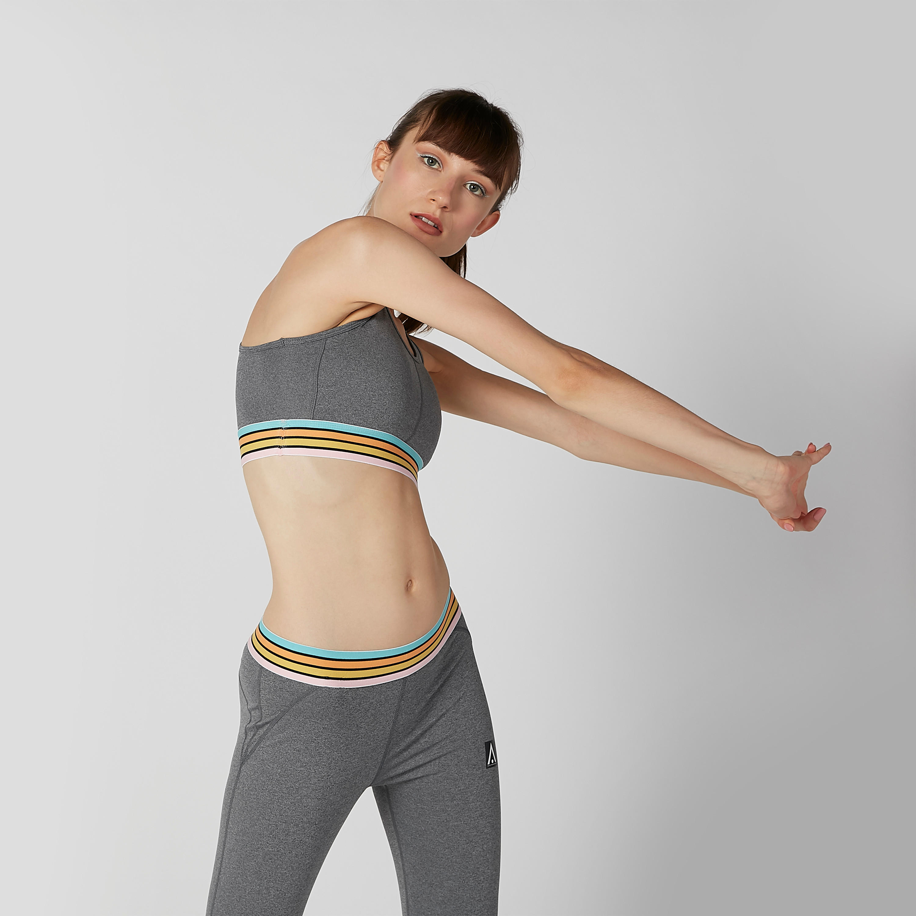 صدريّة مستدامة رياضيّة مخطّطة بظهر ريسر -sports-women-clothing-sportsbras-image-4