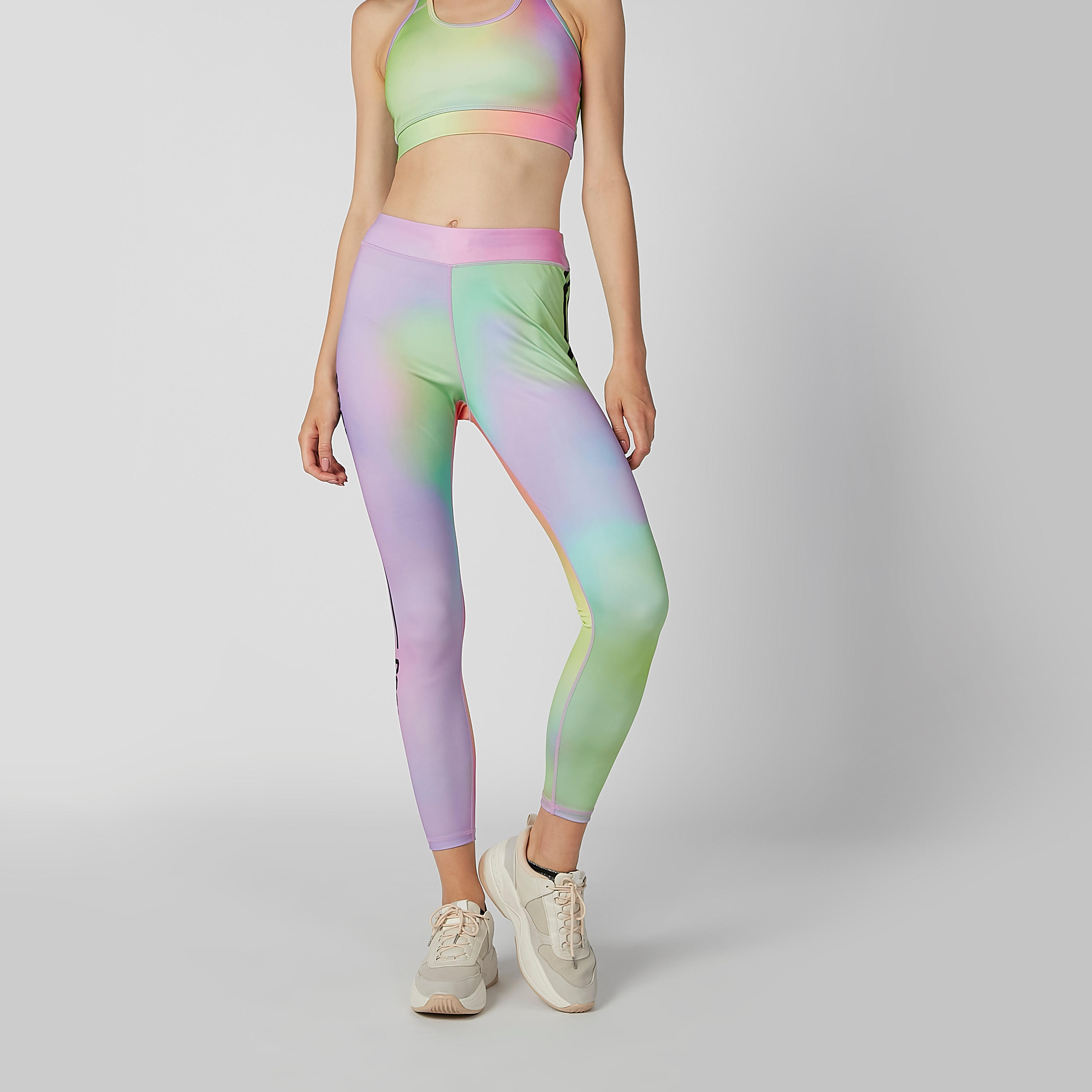 بنطلون ليقنز مستدام بخصر مطّاطي وطبعات-women-clothing-sportswearandactivewear-bottoms-image-4