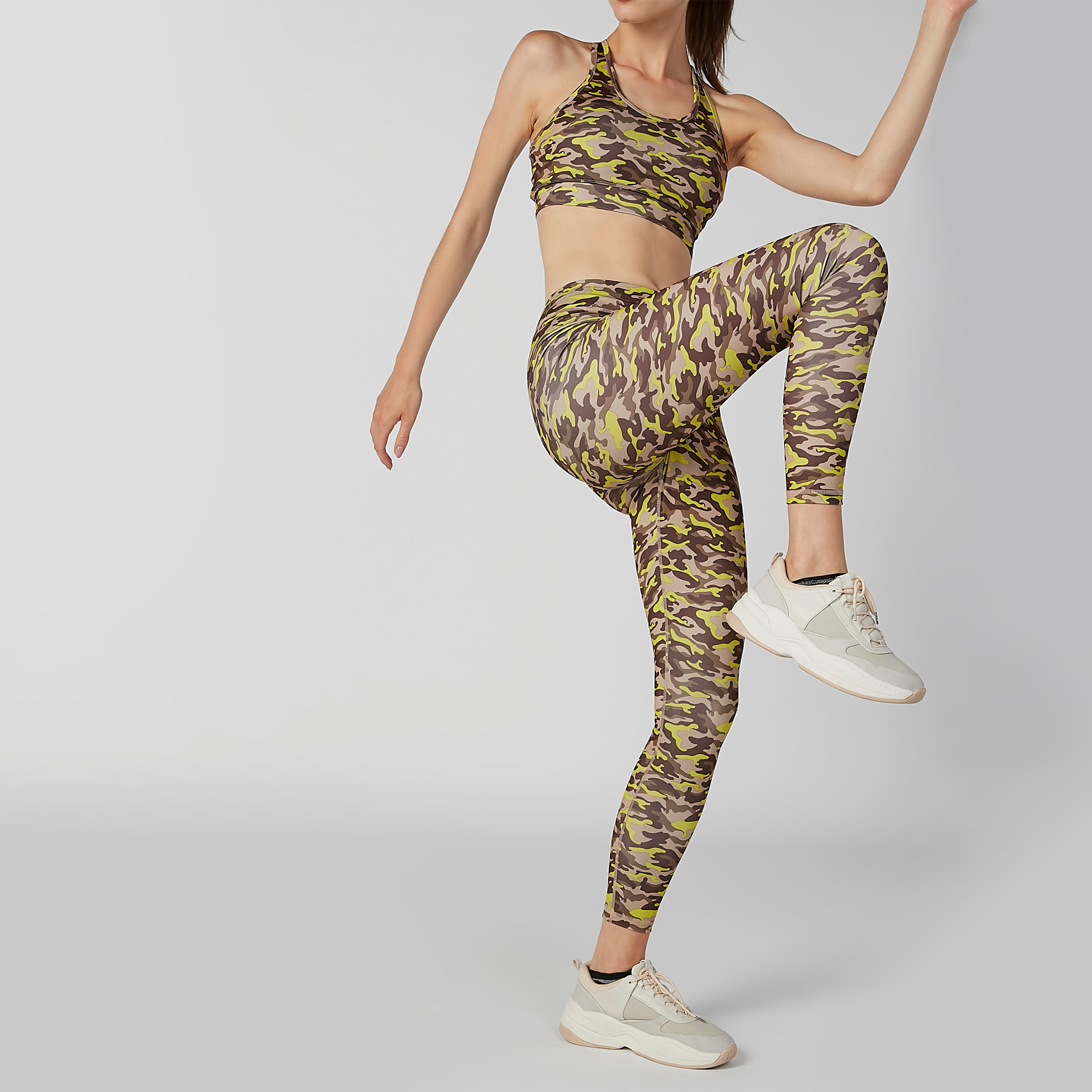بنطلون مستدام ليقنز بخصر مطّاطي وطبعات -women-clothing-sportswearandactivewear-bottoms-image-1