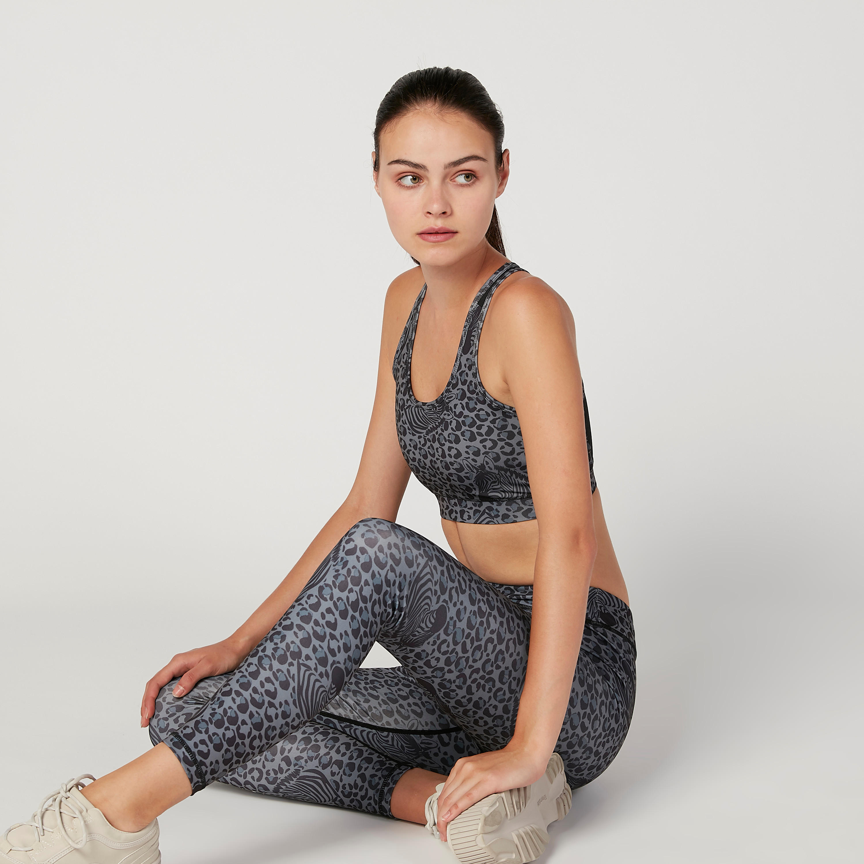 صدريّة رياضيّة بظهر ريسر وطبعات-sports-women-clothing-sportsbras-image-1