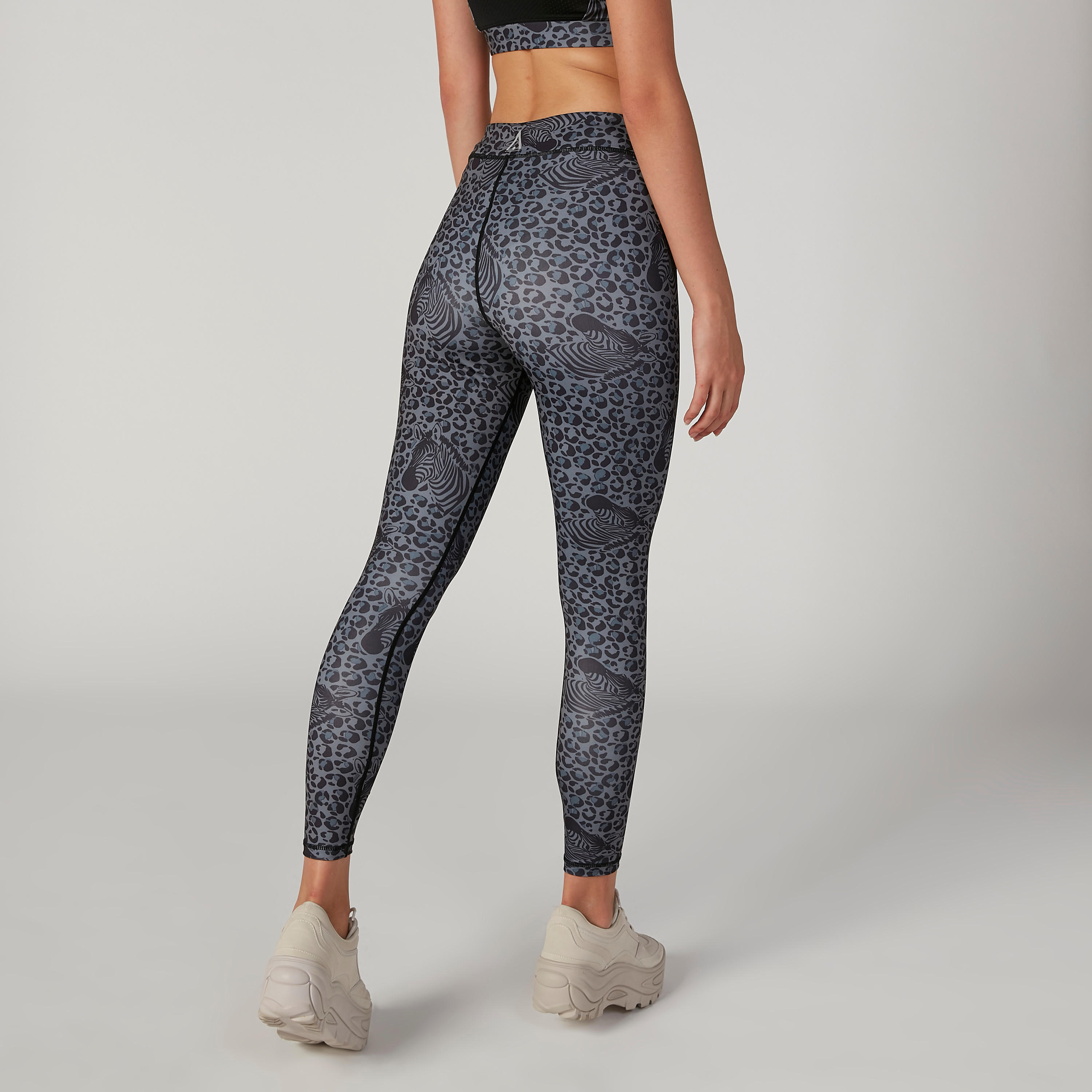 بنطال ليقنز بخصر مطّاطي وطبعات-women-clothing-sportswearandactivewear-bottoms-image-3
