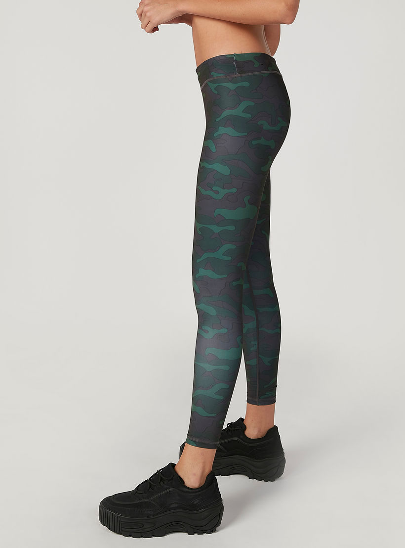 بنطلون ليقنز بخصر مطّاطي وطبعات-women-clothing-sportswearandactivewear-bottoms-image-2