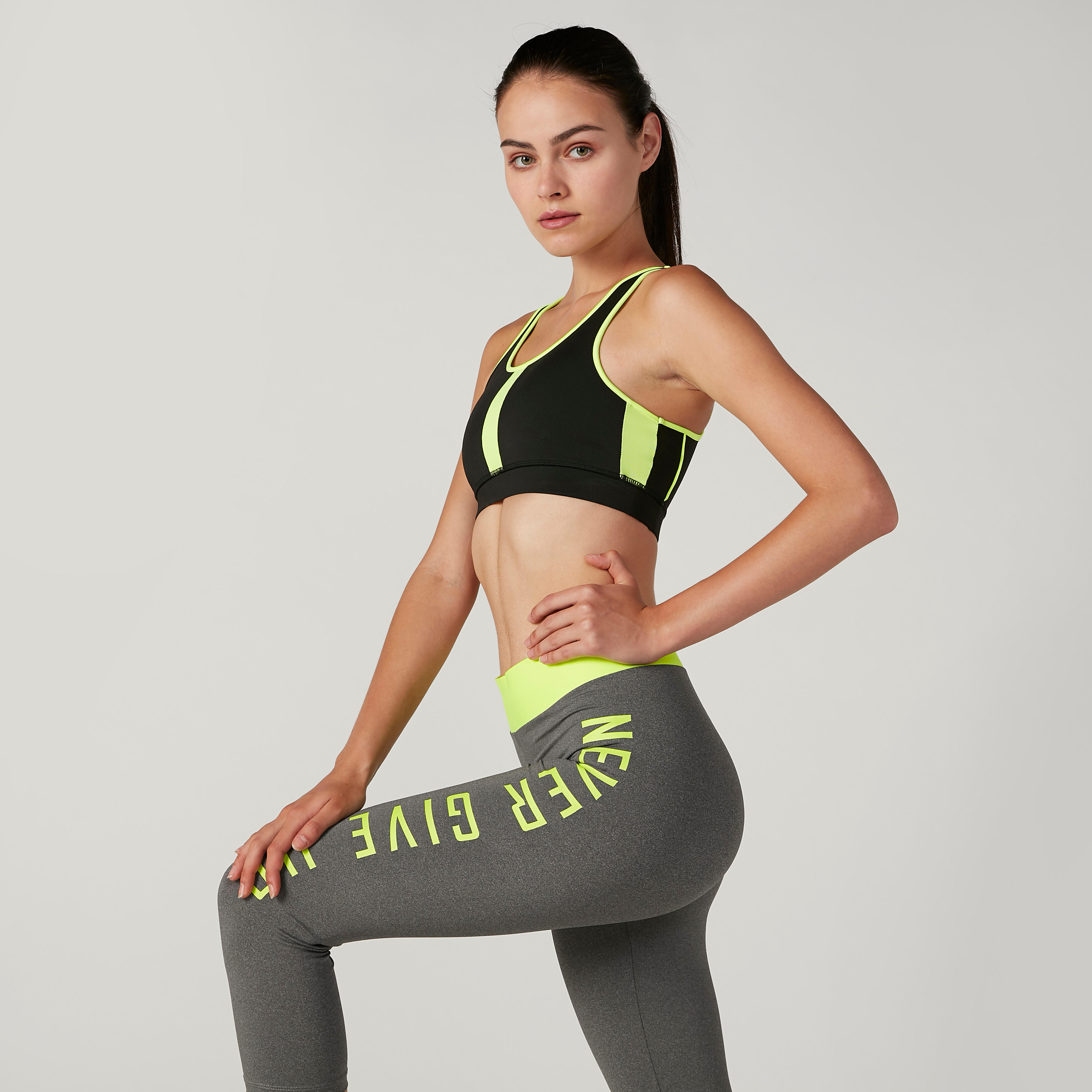 صدريّة رياضيّة مستدامة بنمط كتل الألوان بظهر ريسر -sports-women-clothing-sportsbras-image-1