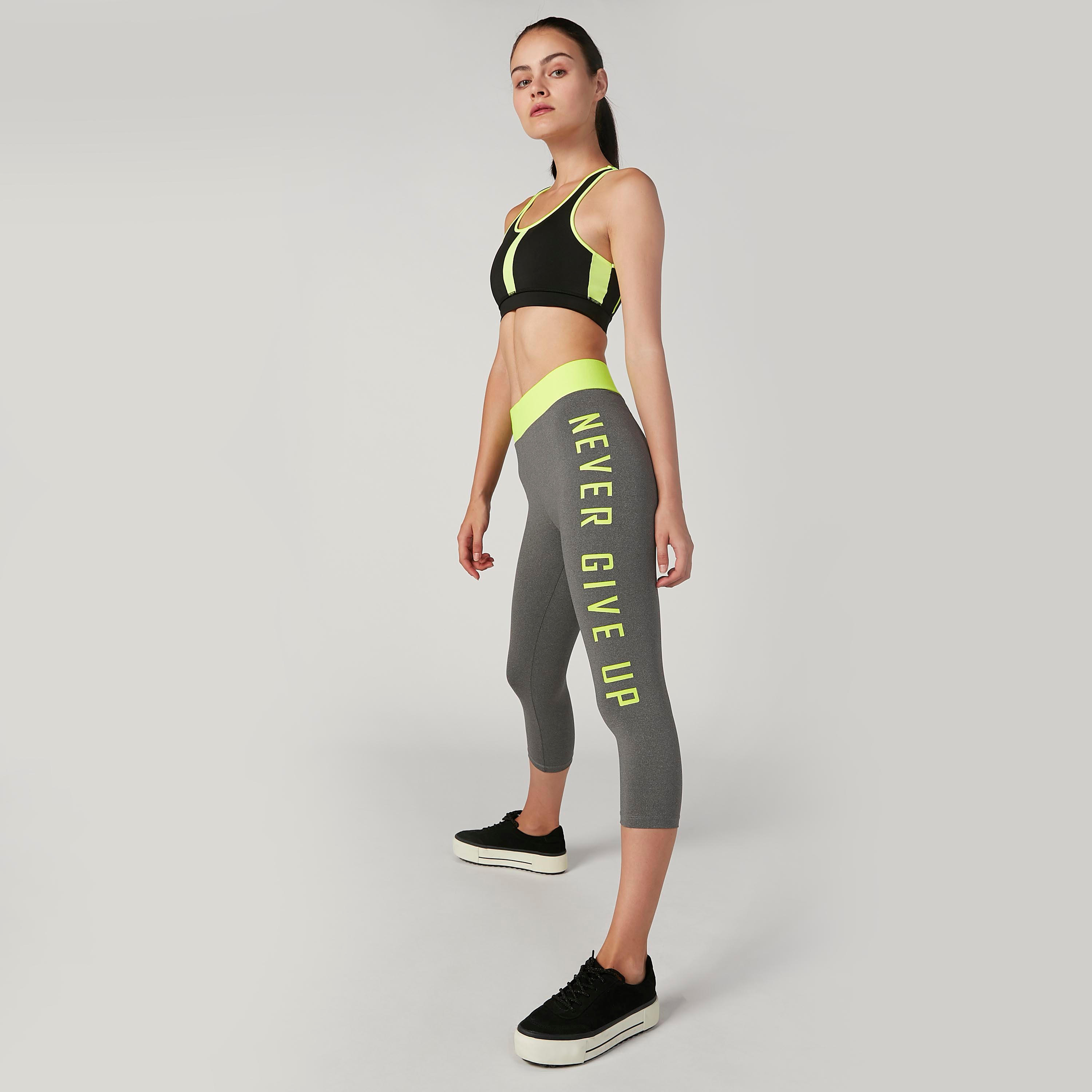 بنطلون ليقنز مستدام بطول 3/4 بخصر مطّاطي وطبعات-women-clothing-sportswearandactivewear-bottoms-image-3