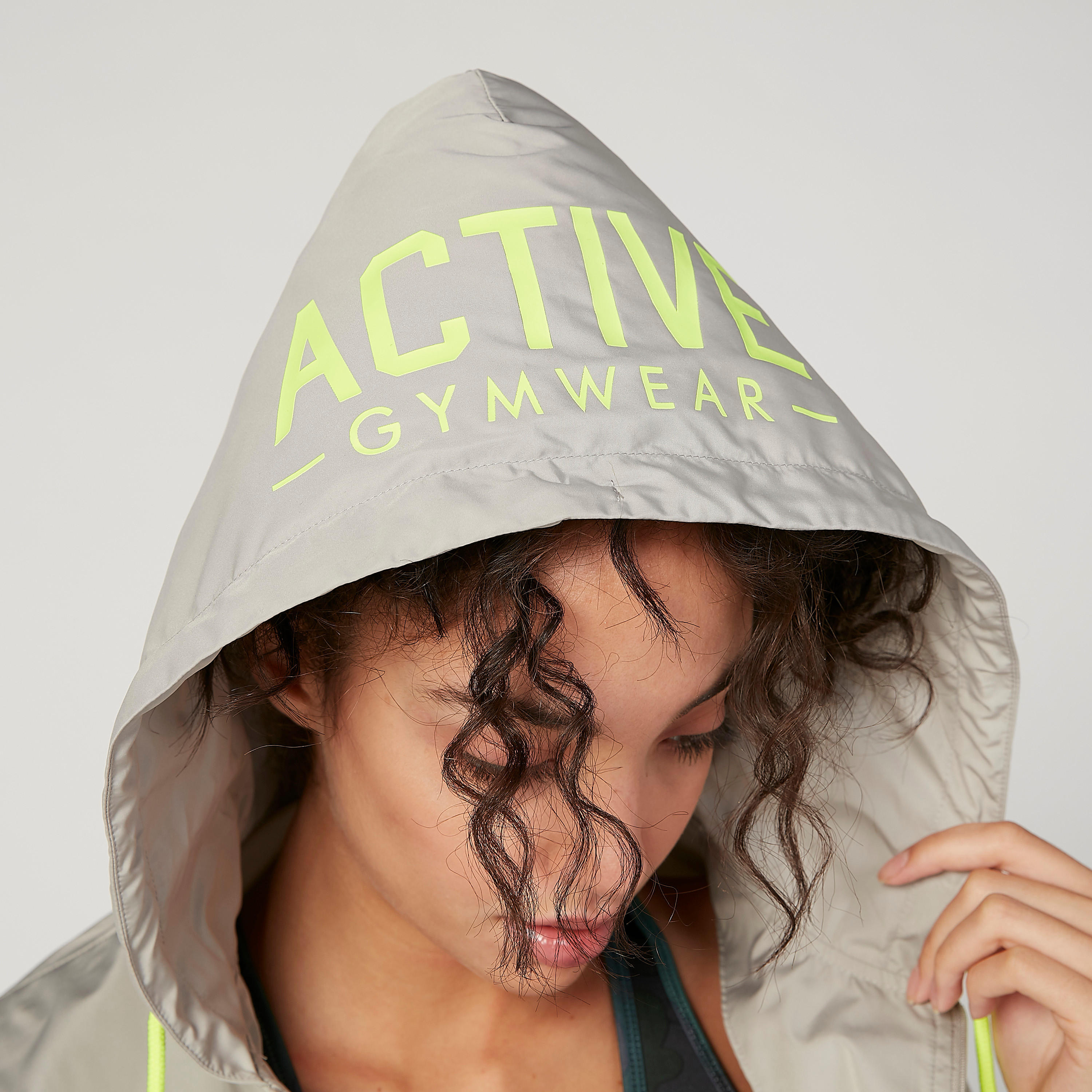 جاكيت بقبعة وأكمام طويلة وطبعات-women-clothing-sportswearandactivewear-coatsandjackets-jackets-image-4