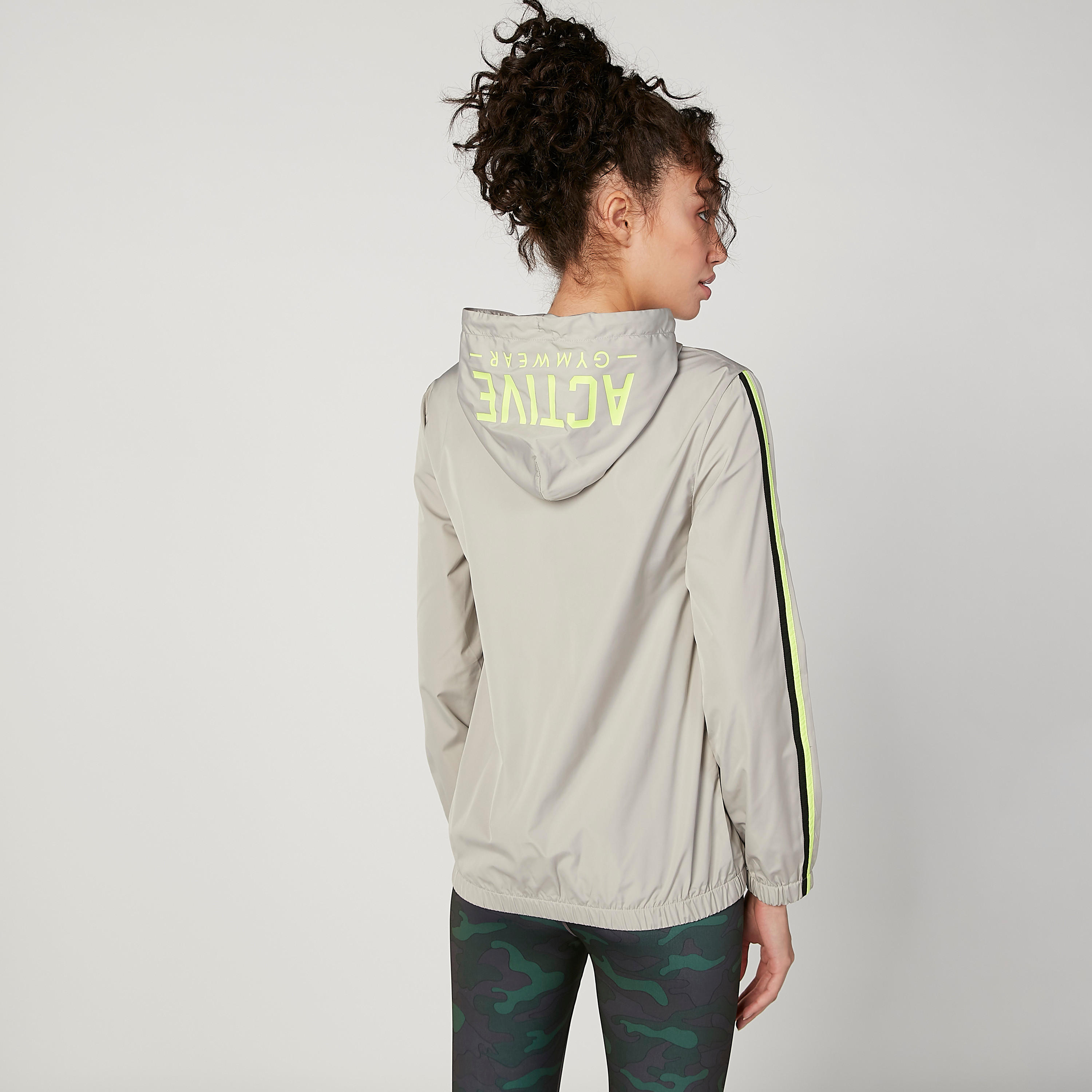 جاكيت بقبعة وأكمام طويلة وطبعات-women-clothing-sportswearandactivewear-coatsandjackets-jackets-image-3
