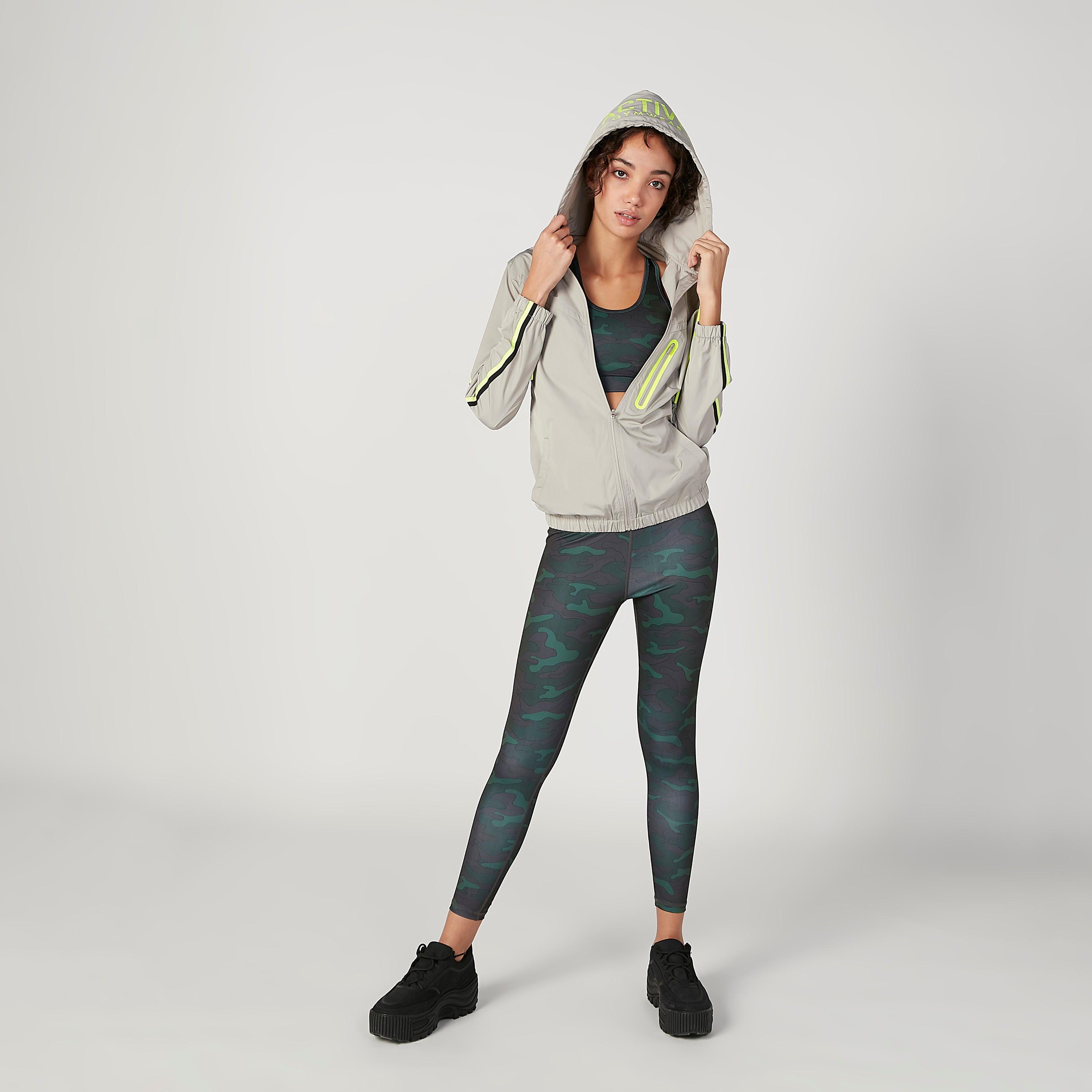 جاكيت بقبعة وأكمام طويلة وطبعات-women-clothing-sportswearandactivewear-coatsandjackets-jackets-image-1