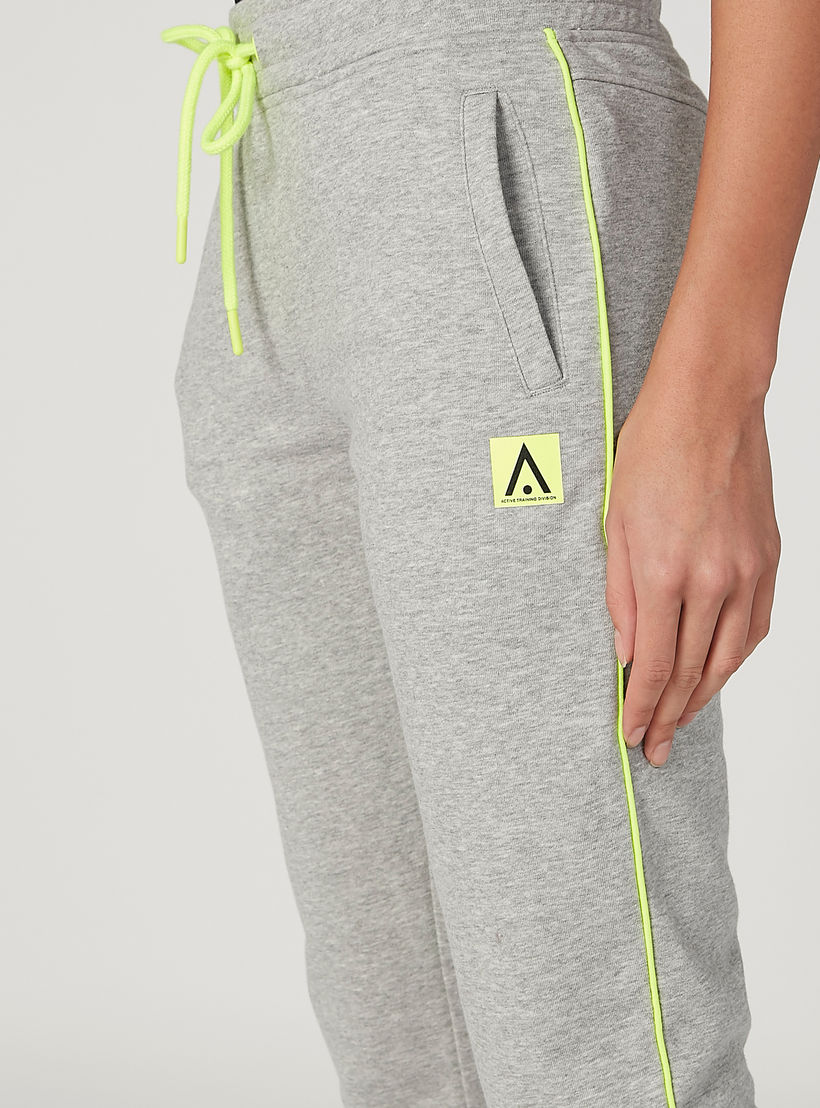 بنطلون رياضي مستدام سادة بخصر مطّاطي وجيوب-women-clothing-sportswearandactivewear-bottoms-image-4