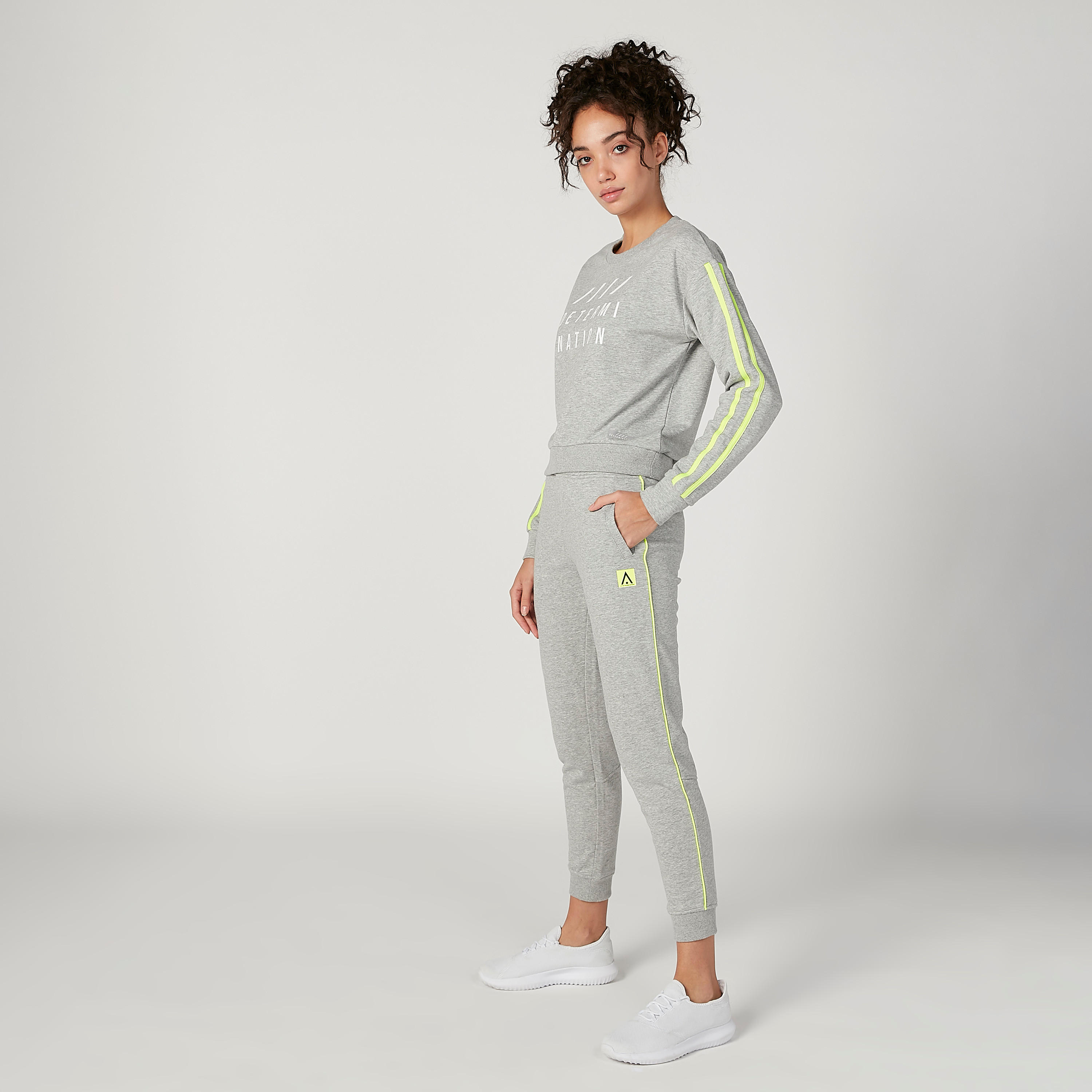 بنطلون رياضي مستدام سادة بخصر مطّاطي وجيوب-women-clothing-sportswearandactivewear-bottoms-image-1