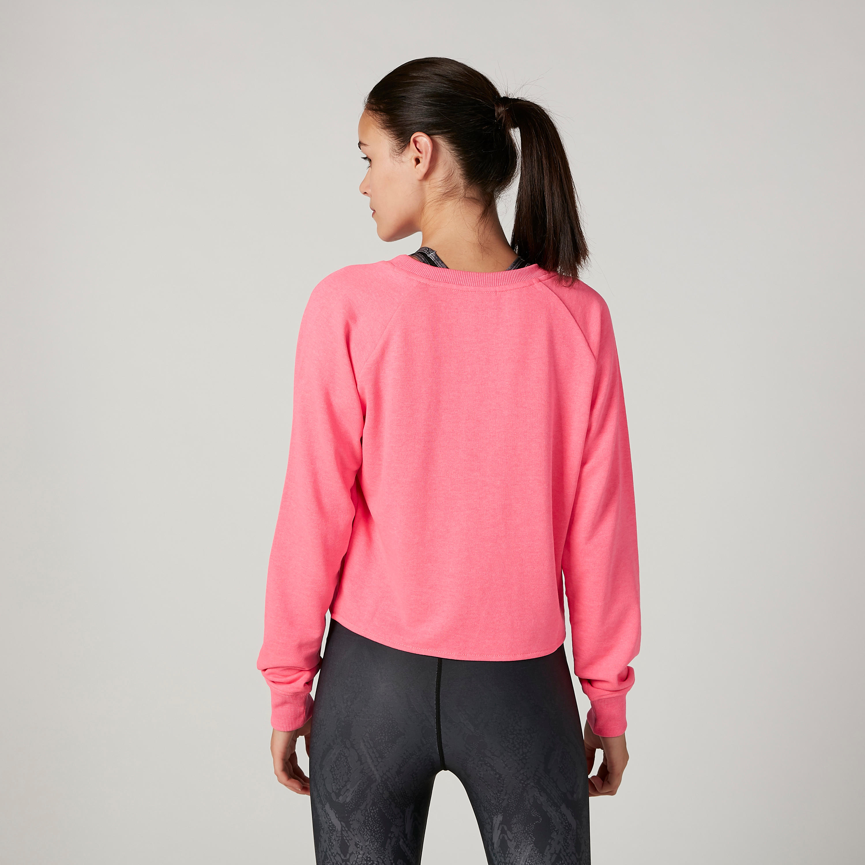 سويت شيرت مستدام سادة بياقة مستديرة وأكمام طويلة -women-clothing-sportswearandactivewear-hoodiesandsweatshirts-image-1