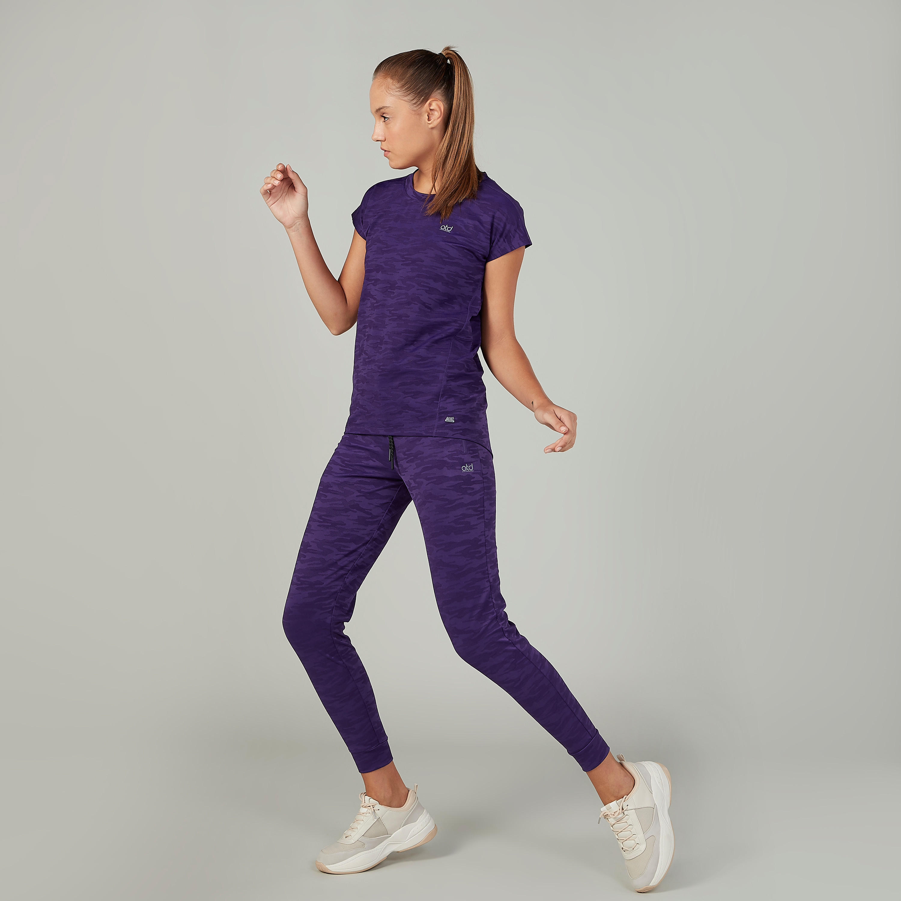 تيشيرت بياقة مستديرة وأكمام كاب وطبعات-women-clothing-sportswearandactivewear-tshirtsandvests-image-2