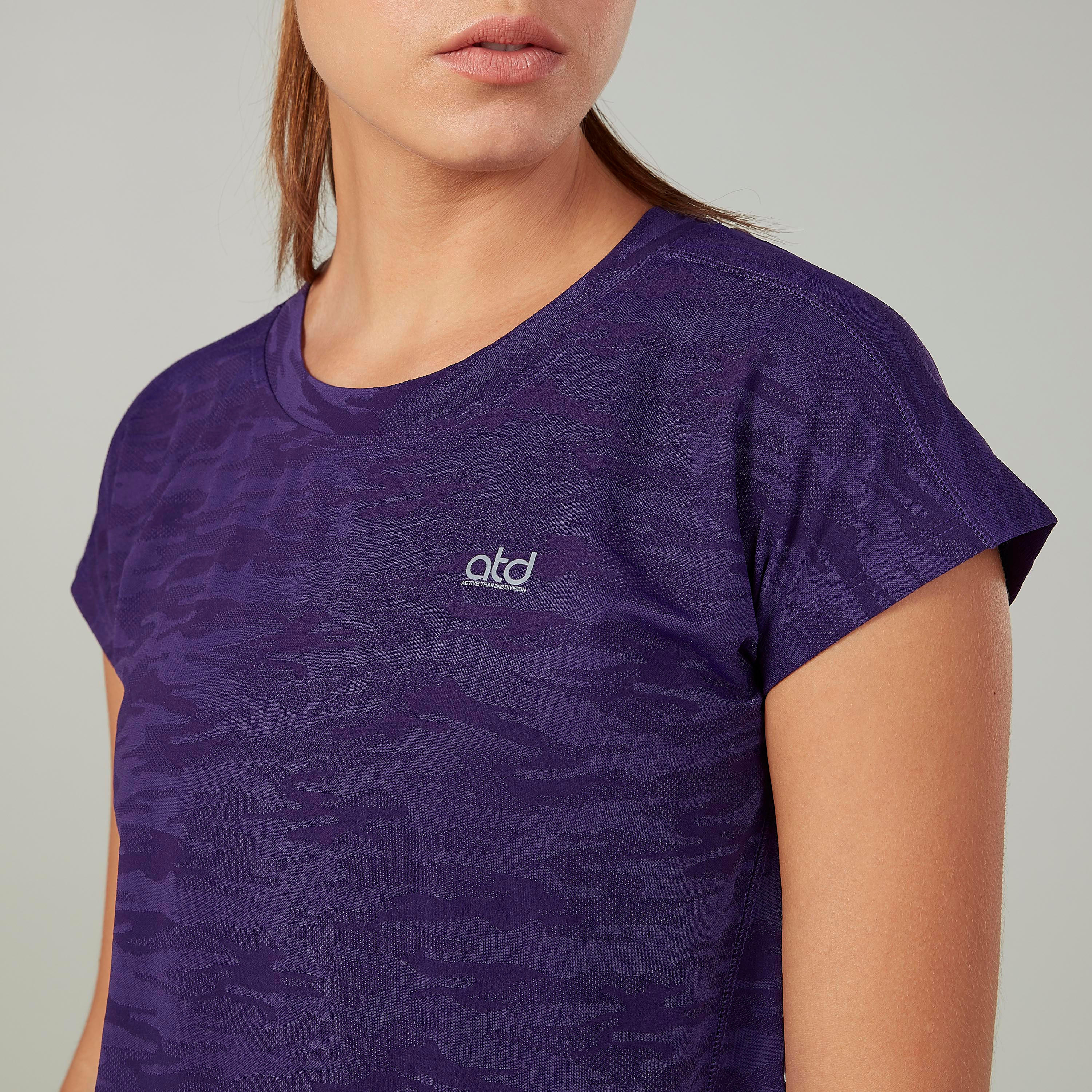 تيشيرت بياقة مستديرة وأكمام كاب وطبعات-women-clothing-sportswearandactivewear-tshirtsandvests-image-3