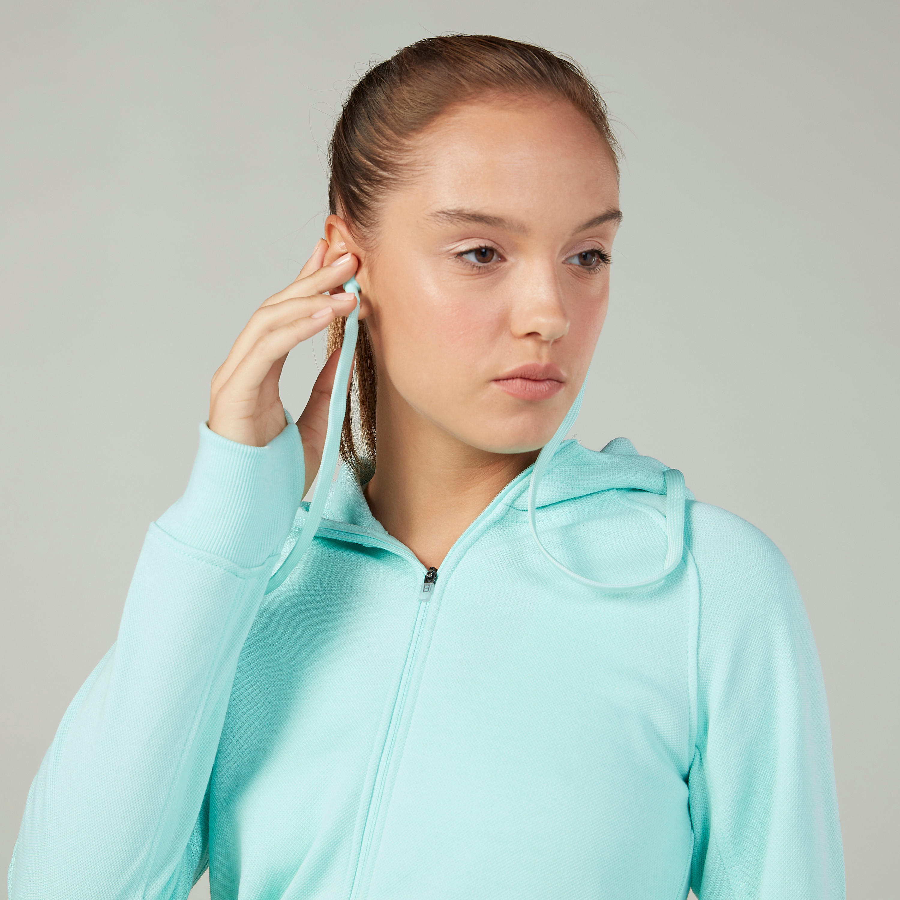 جاكيت سادة بقبعة وأكمام طويلة-women-clothing-sportswearandactivewear-coatsandjackets-jackets-image-3