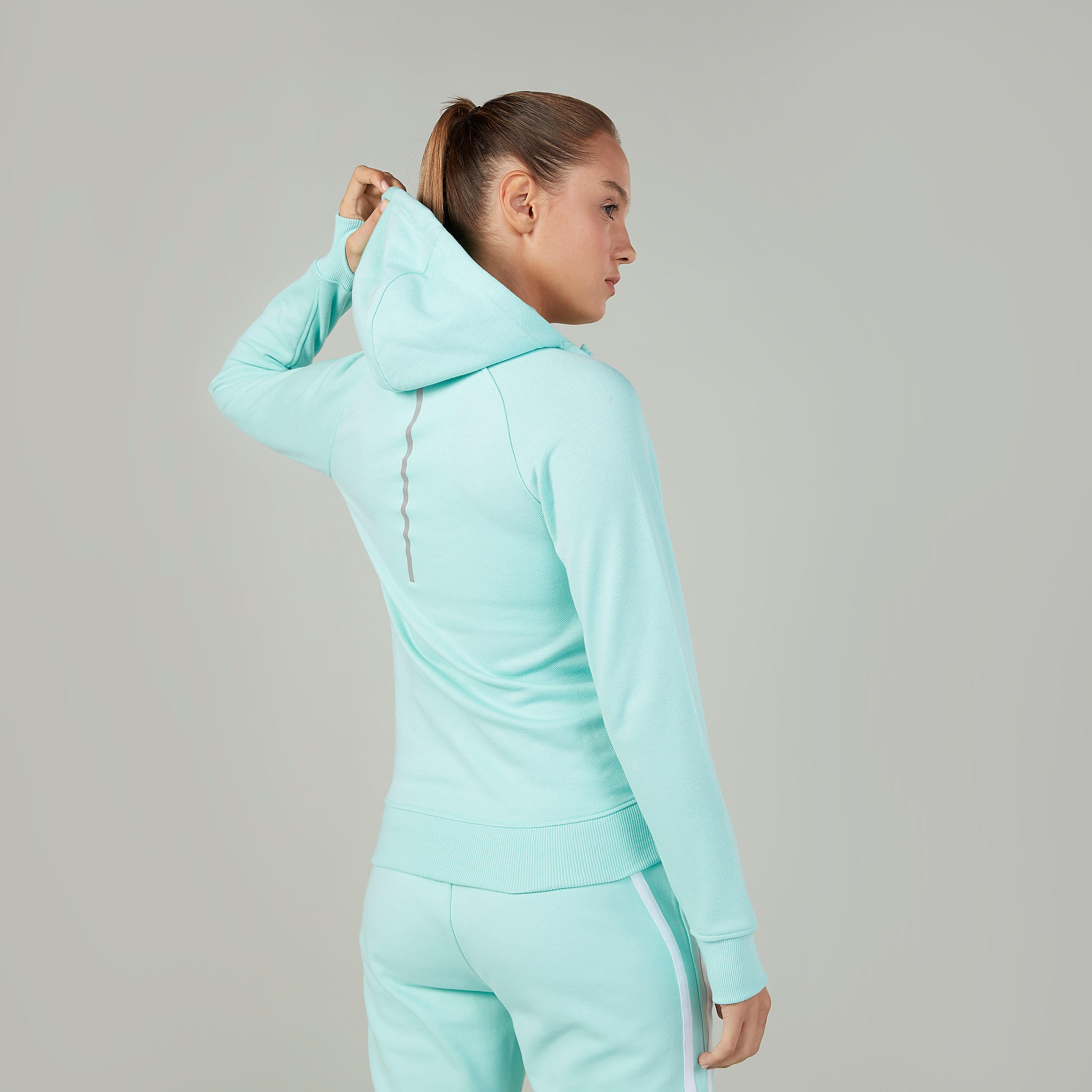 جاكيت سادة بقبعة وأكمام طويلة-women-clothing-sportswearandactivewear-coatsandjackets-jackets-image-4