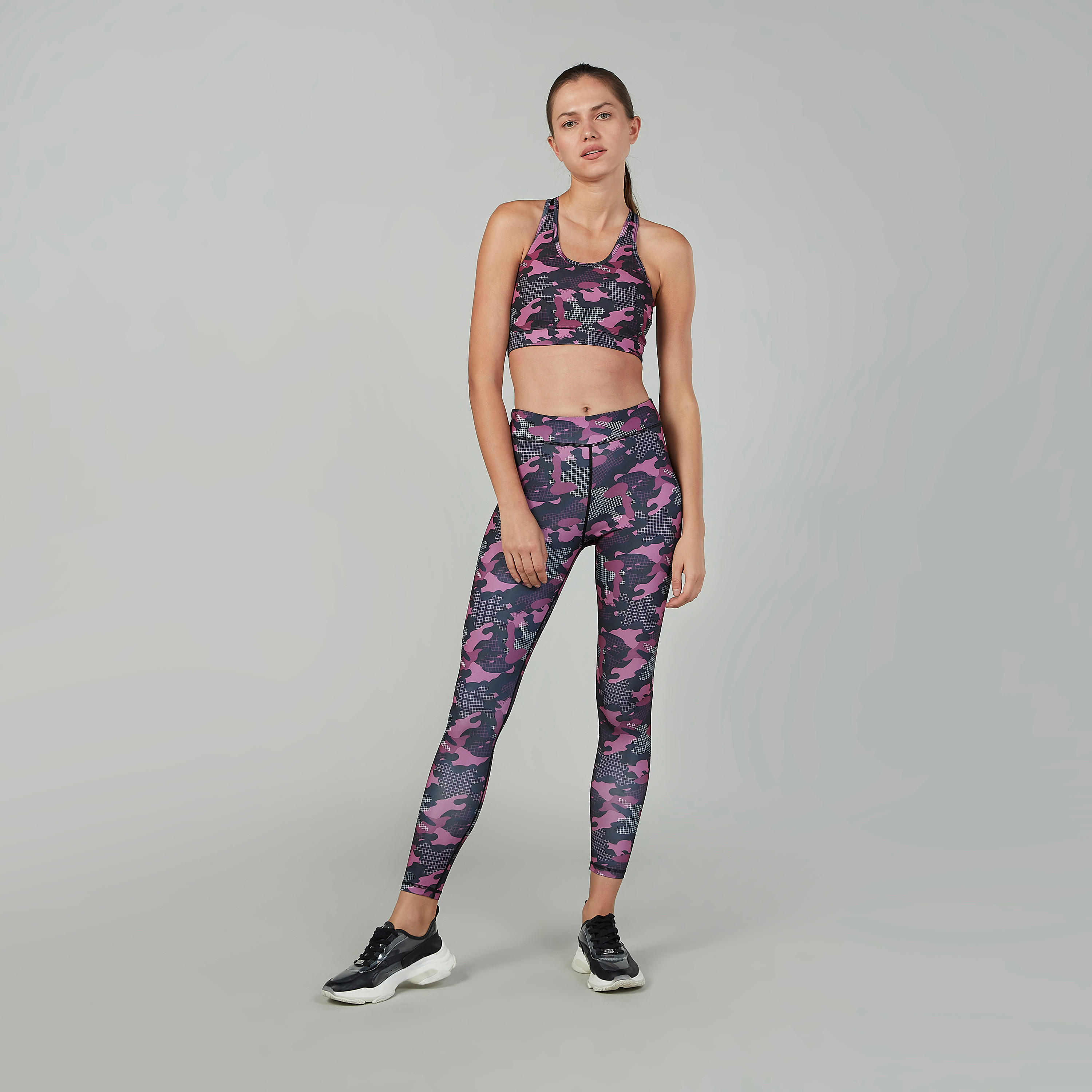 صدريّة رياضيّة بياقة عميقة وظهر ريسر وطبعات-sports-women-clothing-sportsbras-image-2