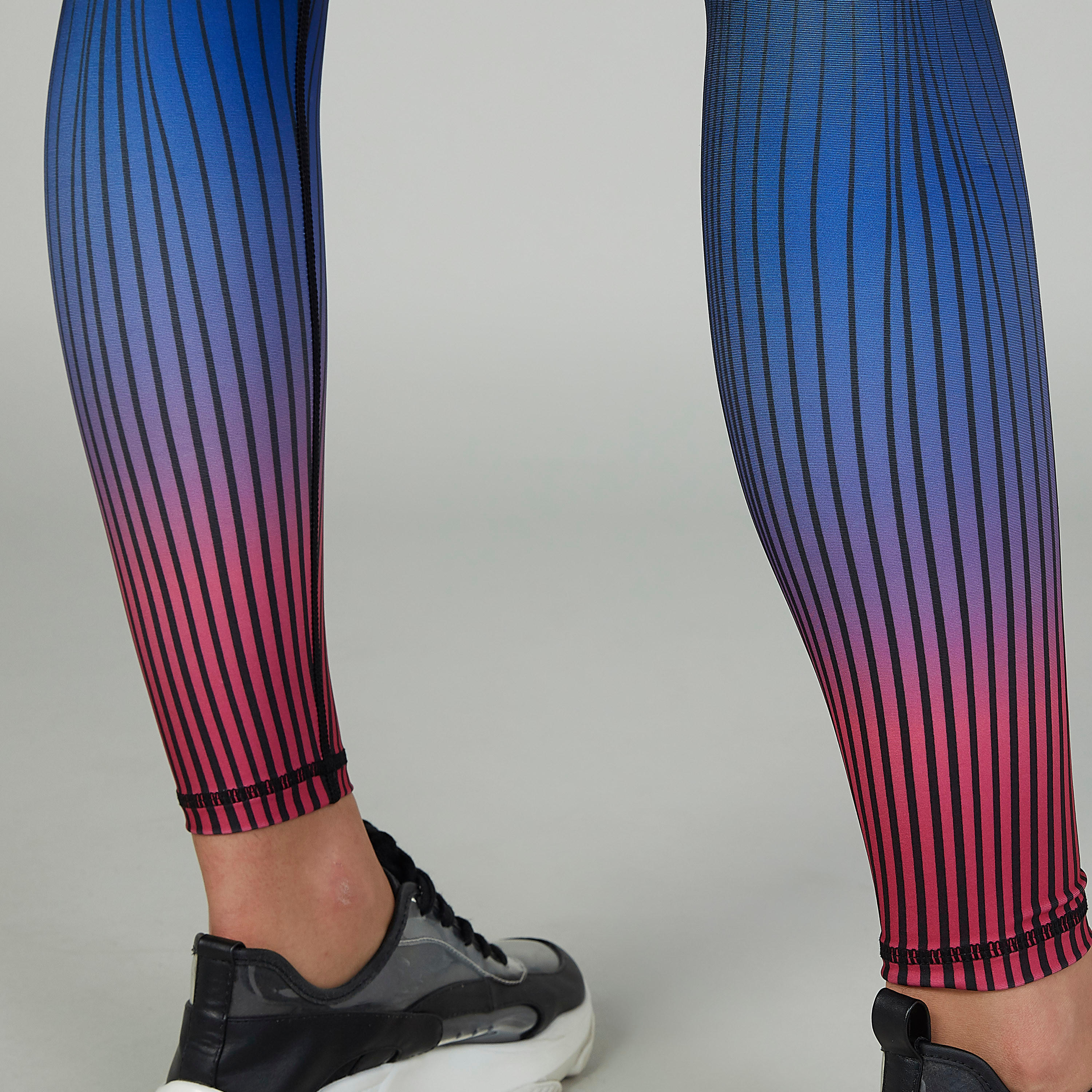 بنطلون ليقنز مخطط بخصر مطّاطي-women-clothing-sportswearandactivewear-bottoms-image-3