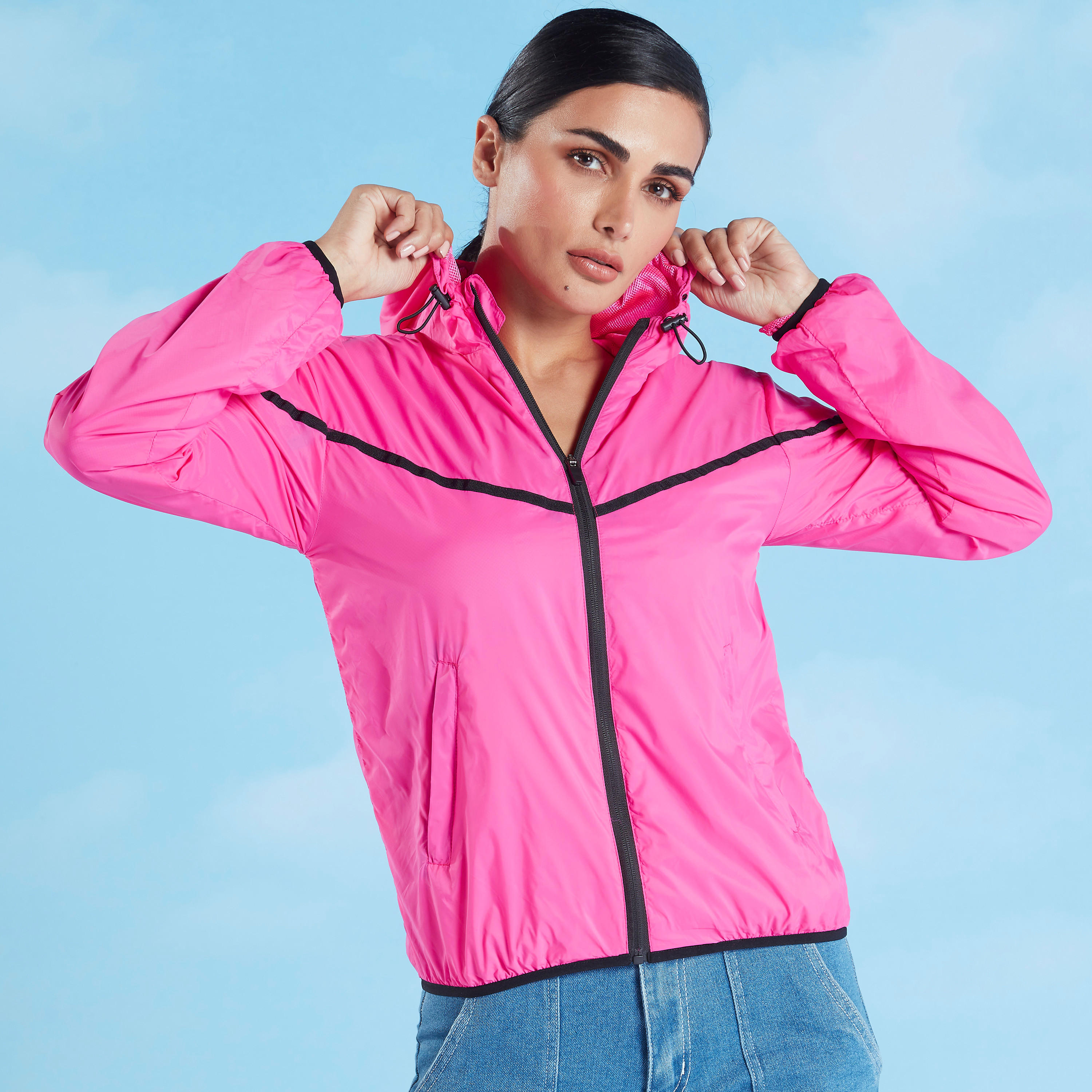 جاكيت سادة بقبعة وأكمام طويلة-women-clothing-sportswearandactivewear-coatsandjackets-jackets-image-1