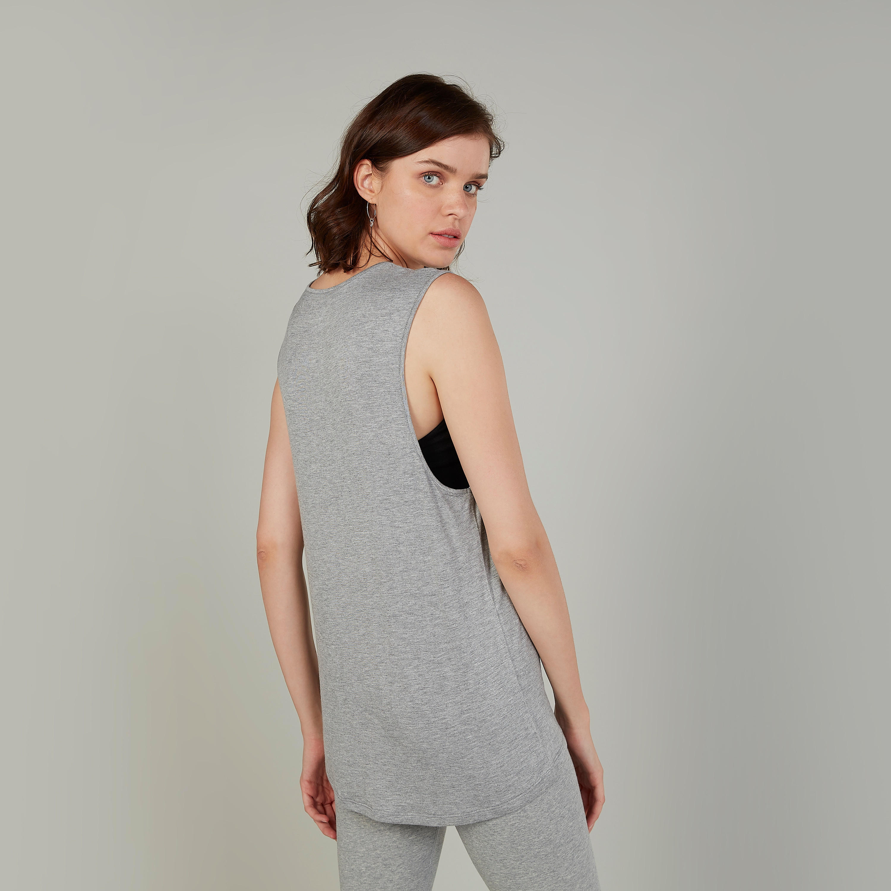 تيشيرت بياقة مستديرة وطبعات-women-clothing-sportswearandactivewear-tshirtsandvests-image-1