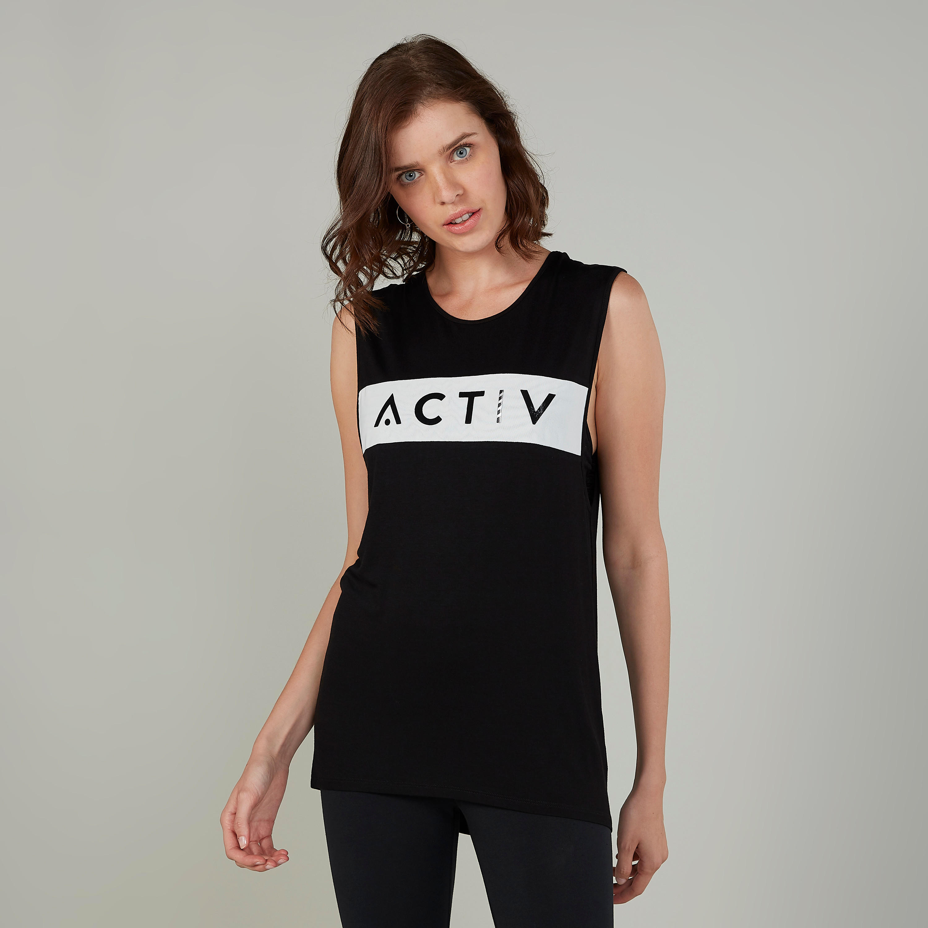 تيشيرت دون أكمام وبياقة مستديرة بطبعات-women-clothing-sportswearandactivewear-tshirtsandvests-image-1