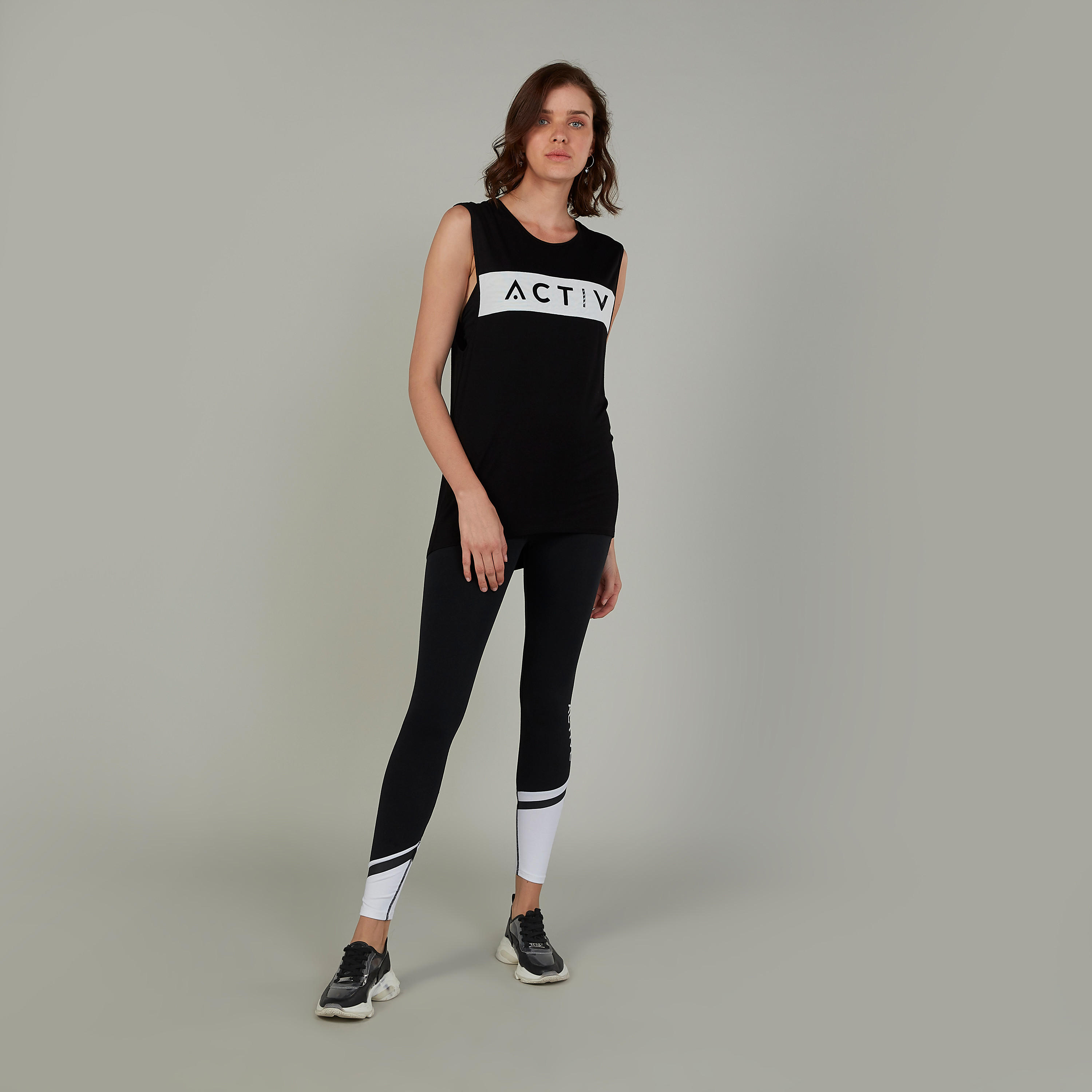 تيشيرت دون أكمام وبياقة مستديرة بطبعات-women-clothing-sportswearandactivewear-tshirtsandvests-image-2