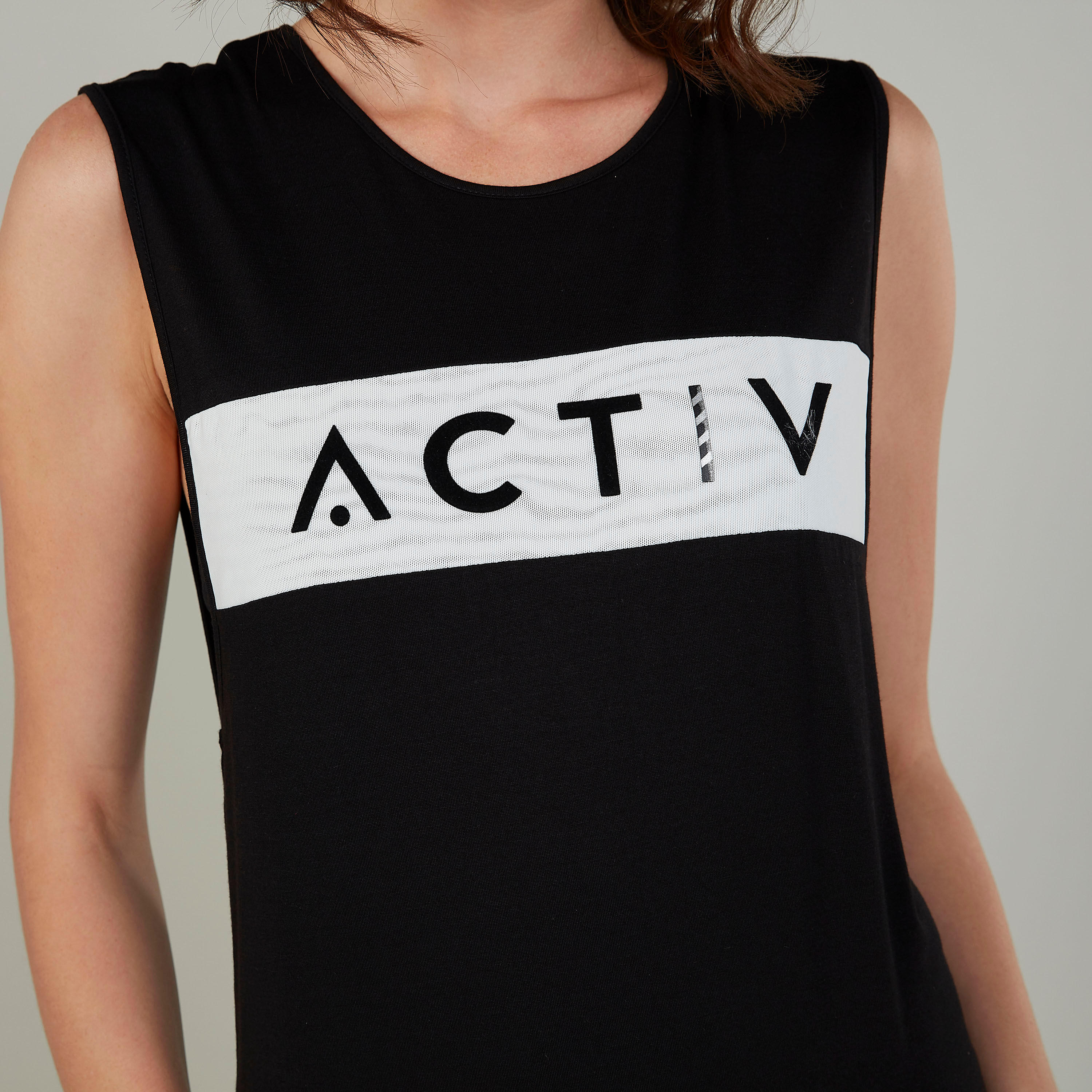 تيشيرت دون أكمام وبياقة مستديرة بطبعات-women-clothing-sportswearandactivewear-tshirtsandvests-image-3